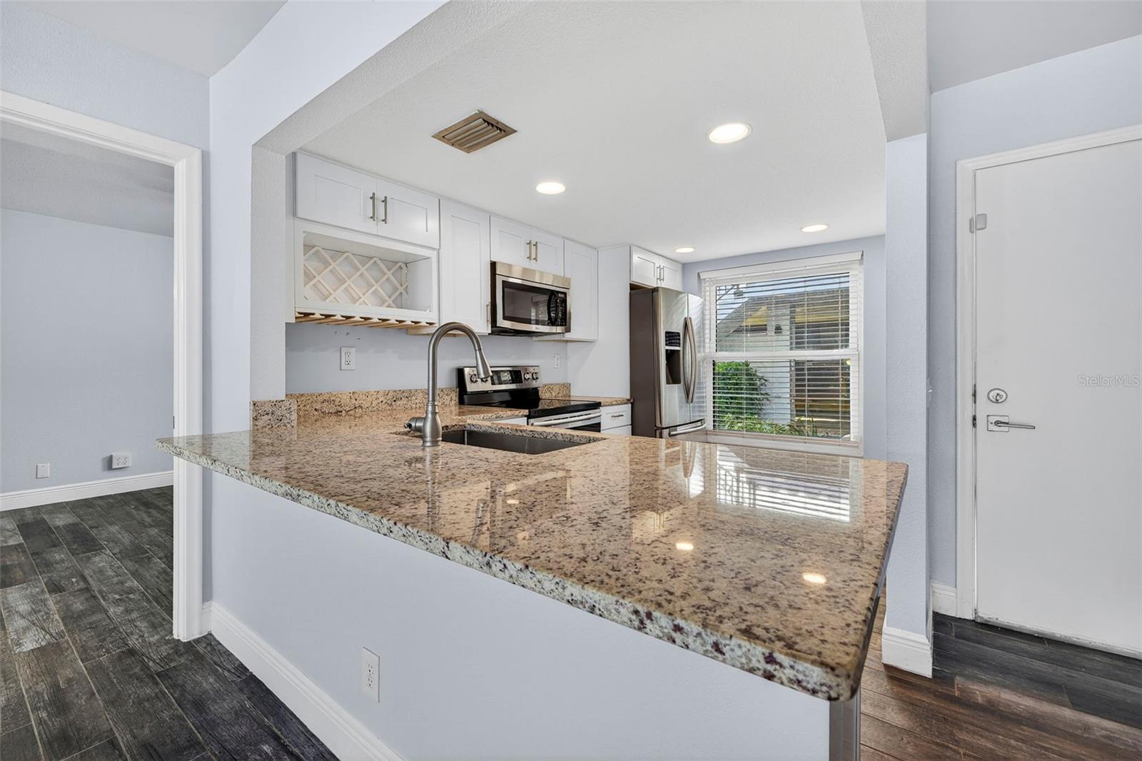 Image 7 of 37 For 6210 Sun Boulevard 112