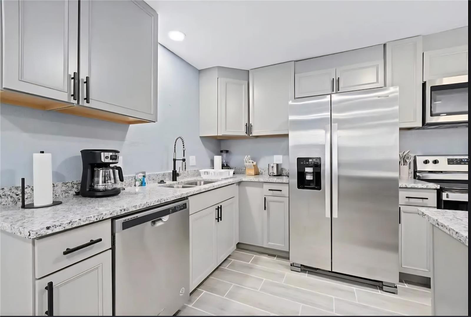 Image 10 of 25 For 1004 Betty Lane