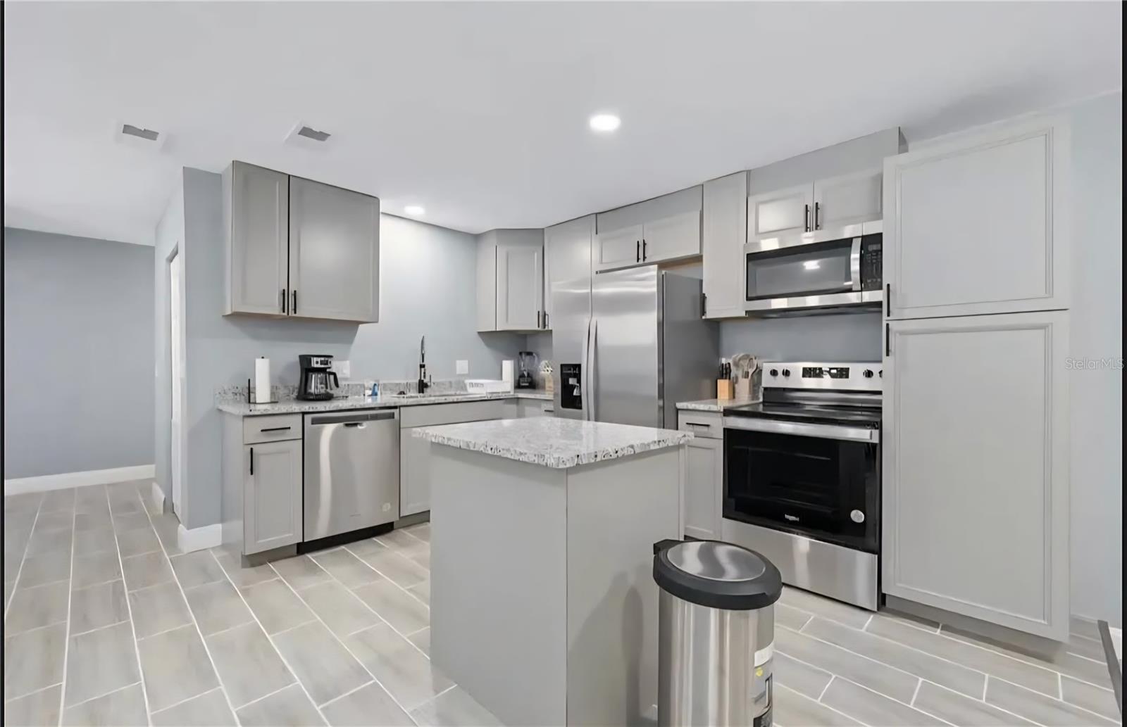 Image 11 of 25 For 1004 Betty Lane