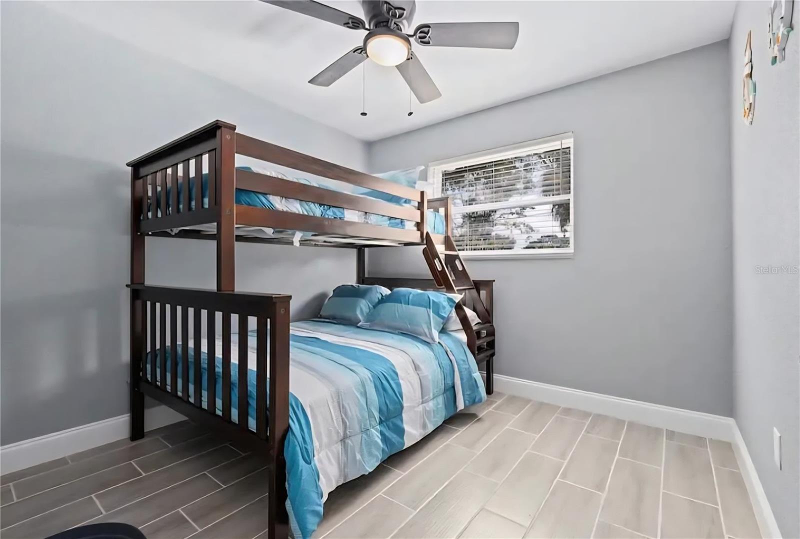 Image 19 of 25 For 1004 Betty Lane