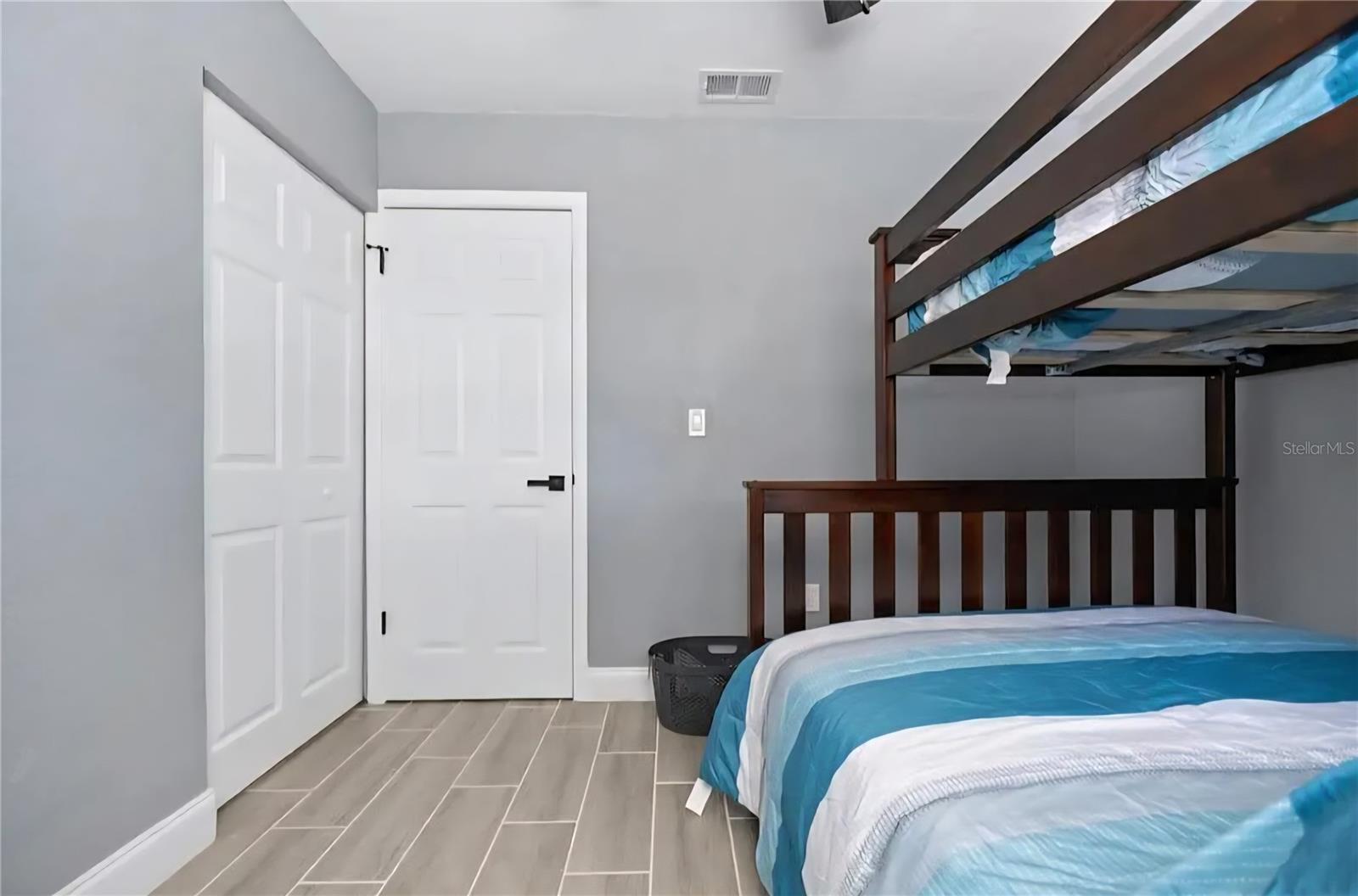 Image 20 of 25 For 1004 Betty Lane