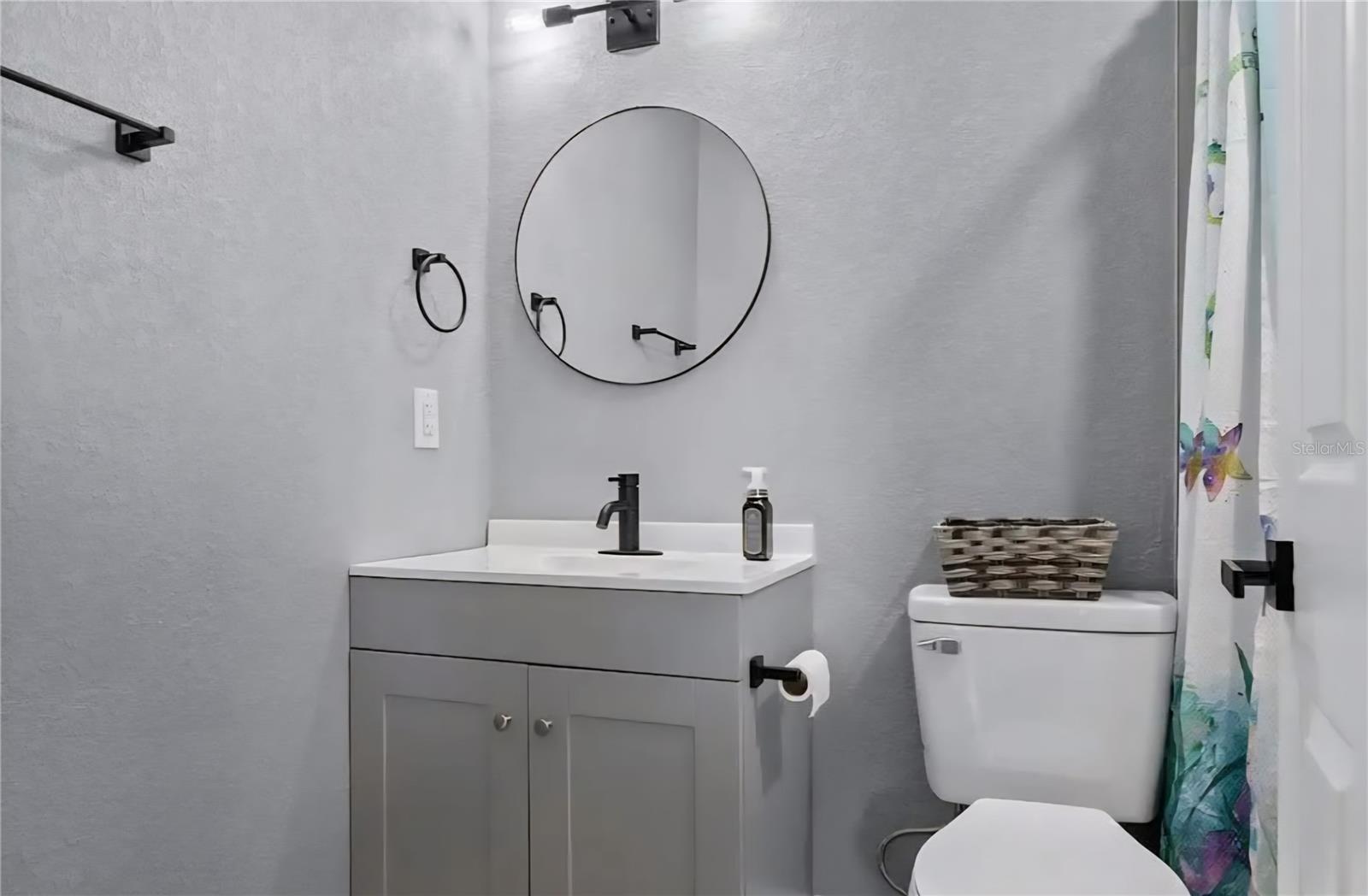 Image 23 of 25 For 1004 Betty Lane