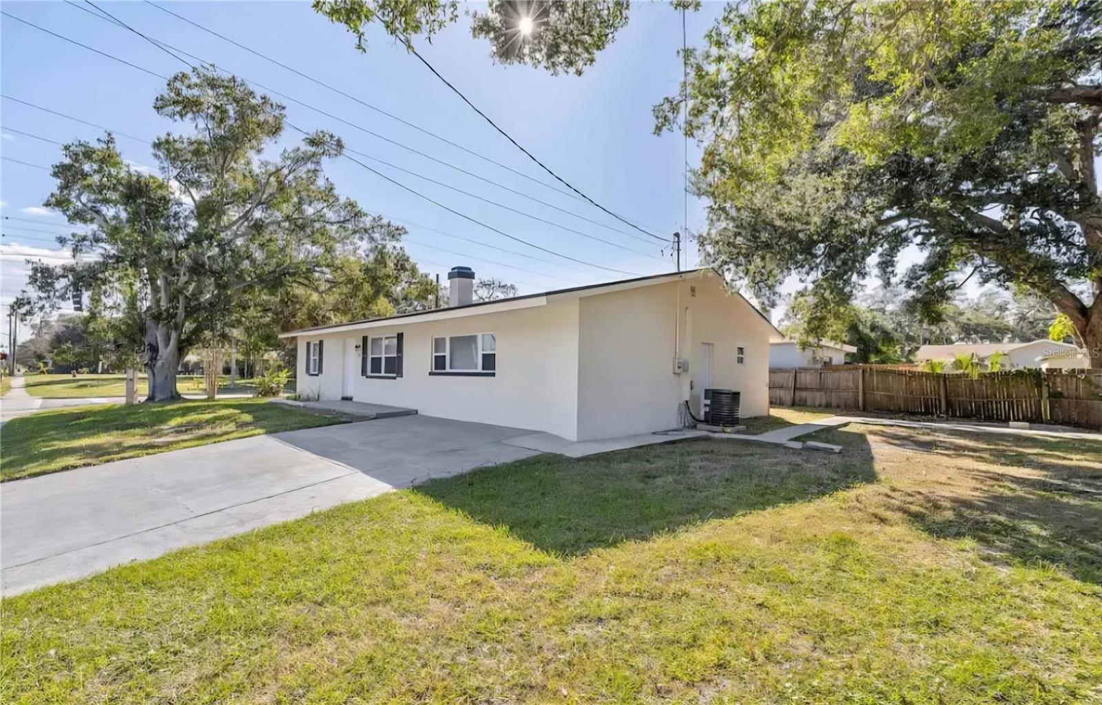 Image 5 of 25 For 1004 Betty Lane