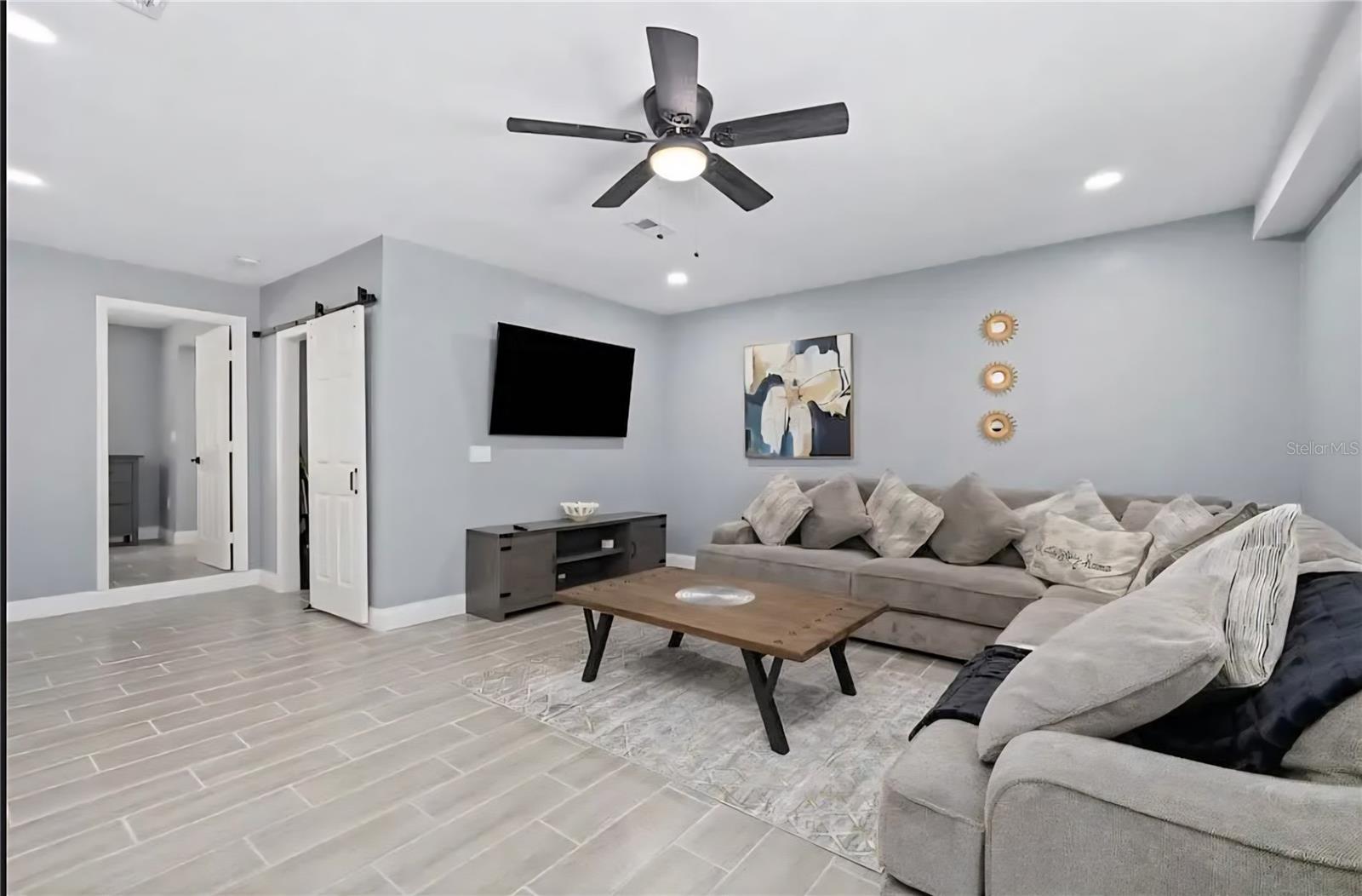 Image 6 of 25 For 1004 Betty Lane