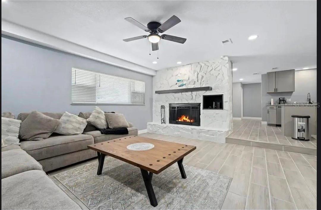 Image 7 of 25 For 1004 Betty Lane