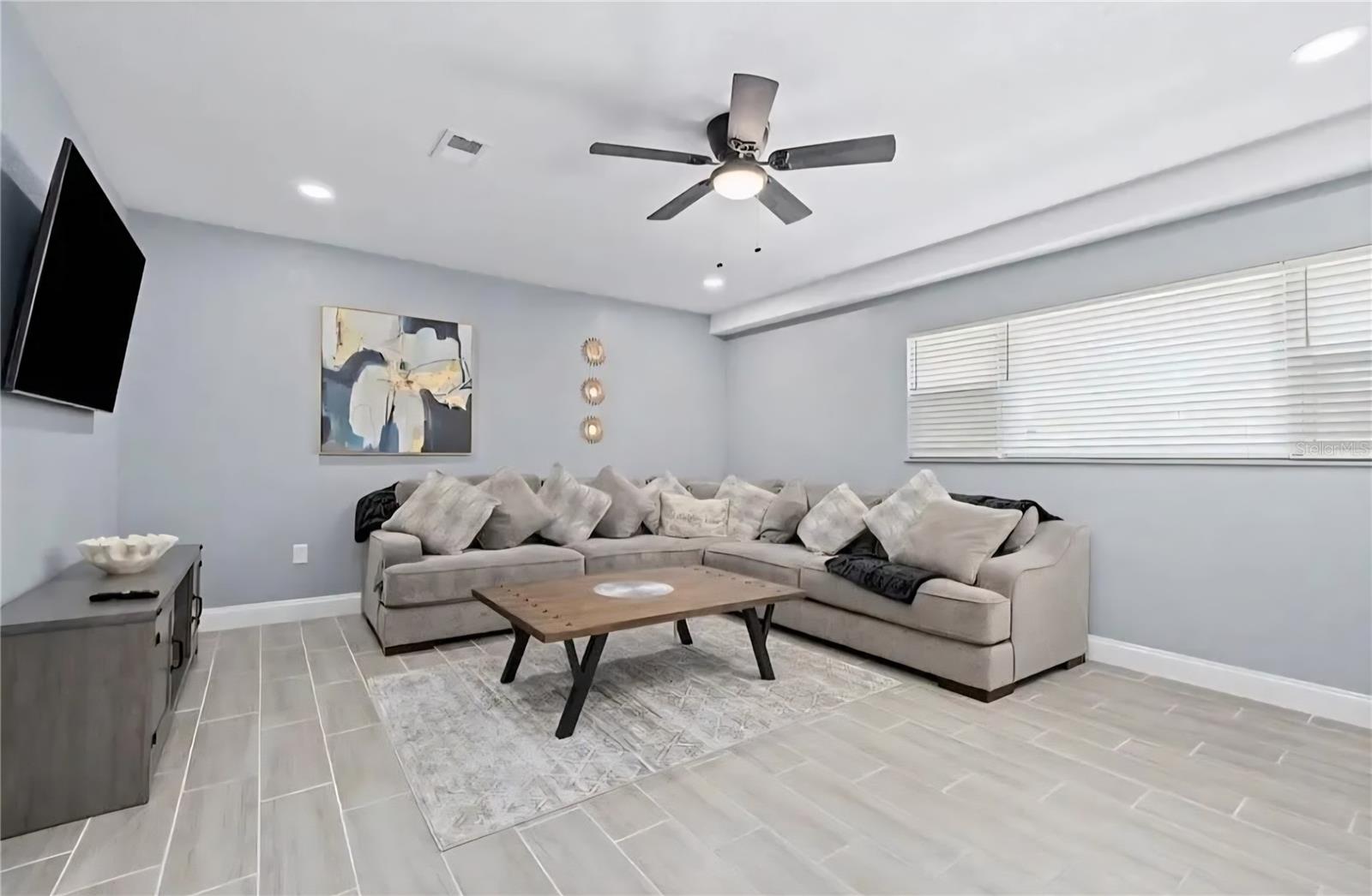 Image 8 of 25 For 1004 Betty Lane