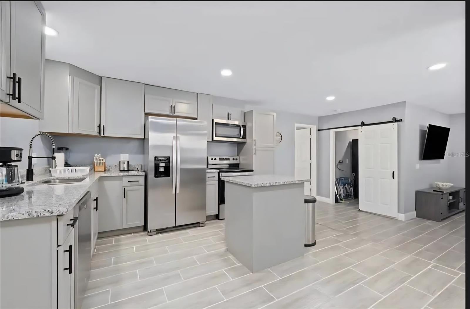 Image 9 of 25 For 1004 Betty Lane