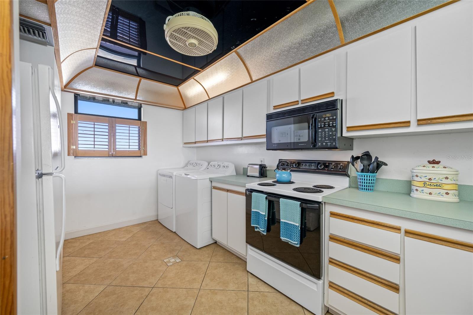 Listing photo id 10 for 15462 Gulf Boulevard 603