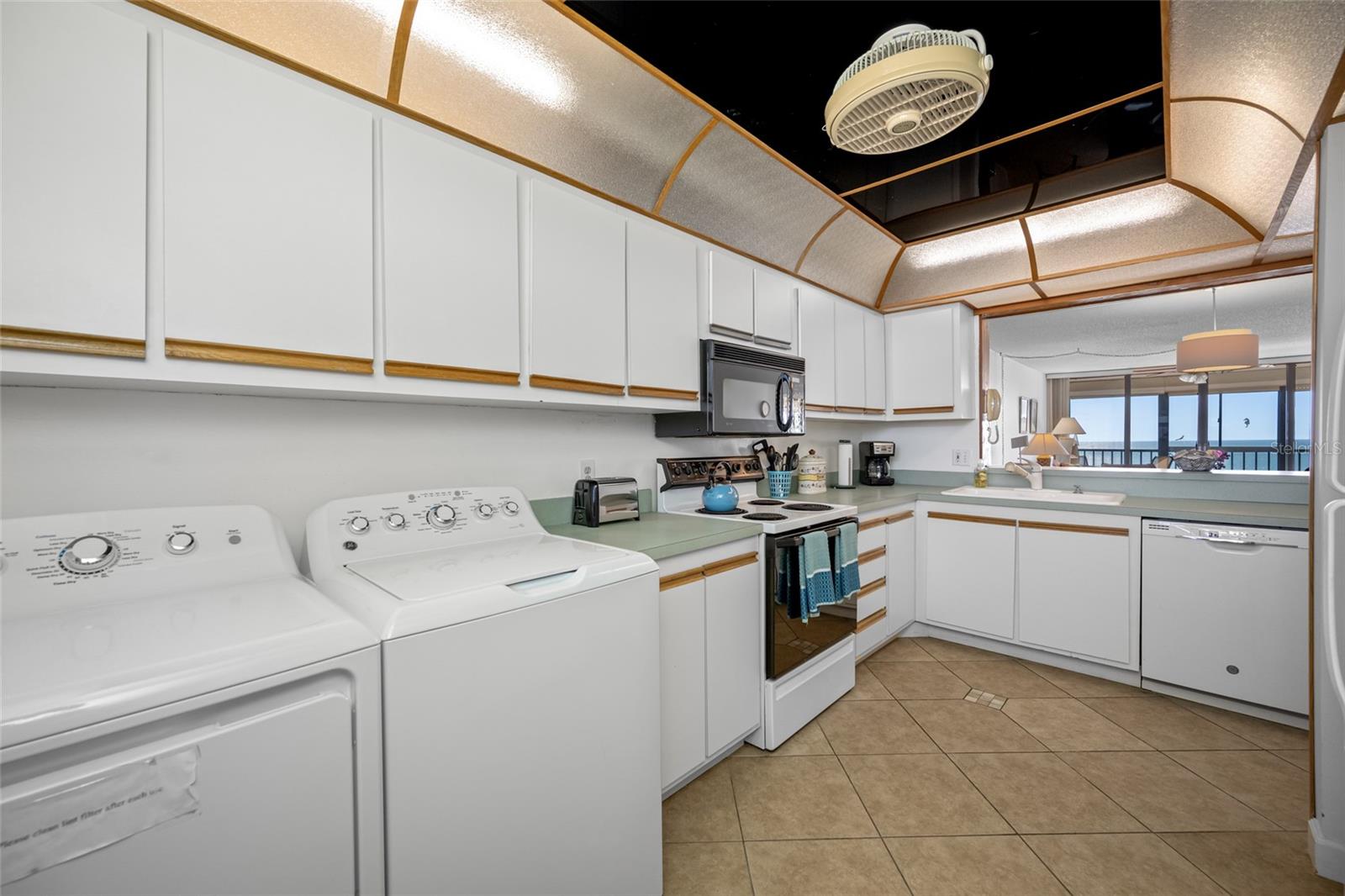 Listing photo id 11 for 15462 Gulf Boulevard 603