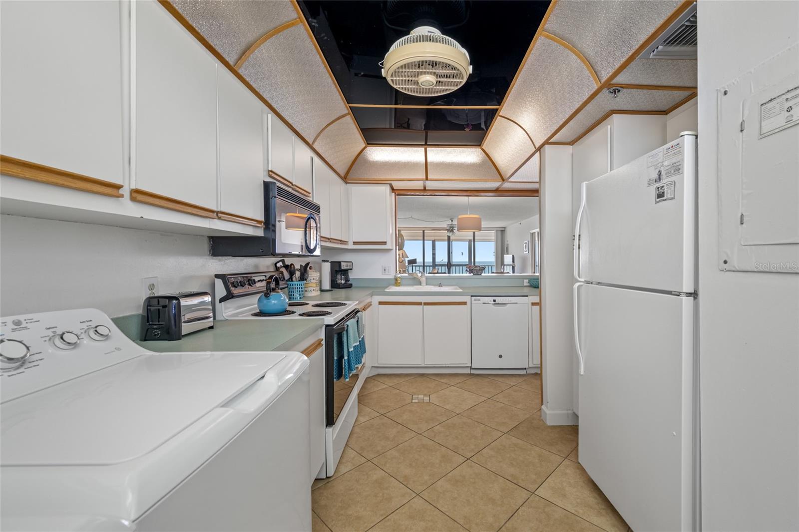 Listing photo id 12 for 15462 Gulf Boulevard 603