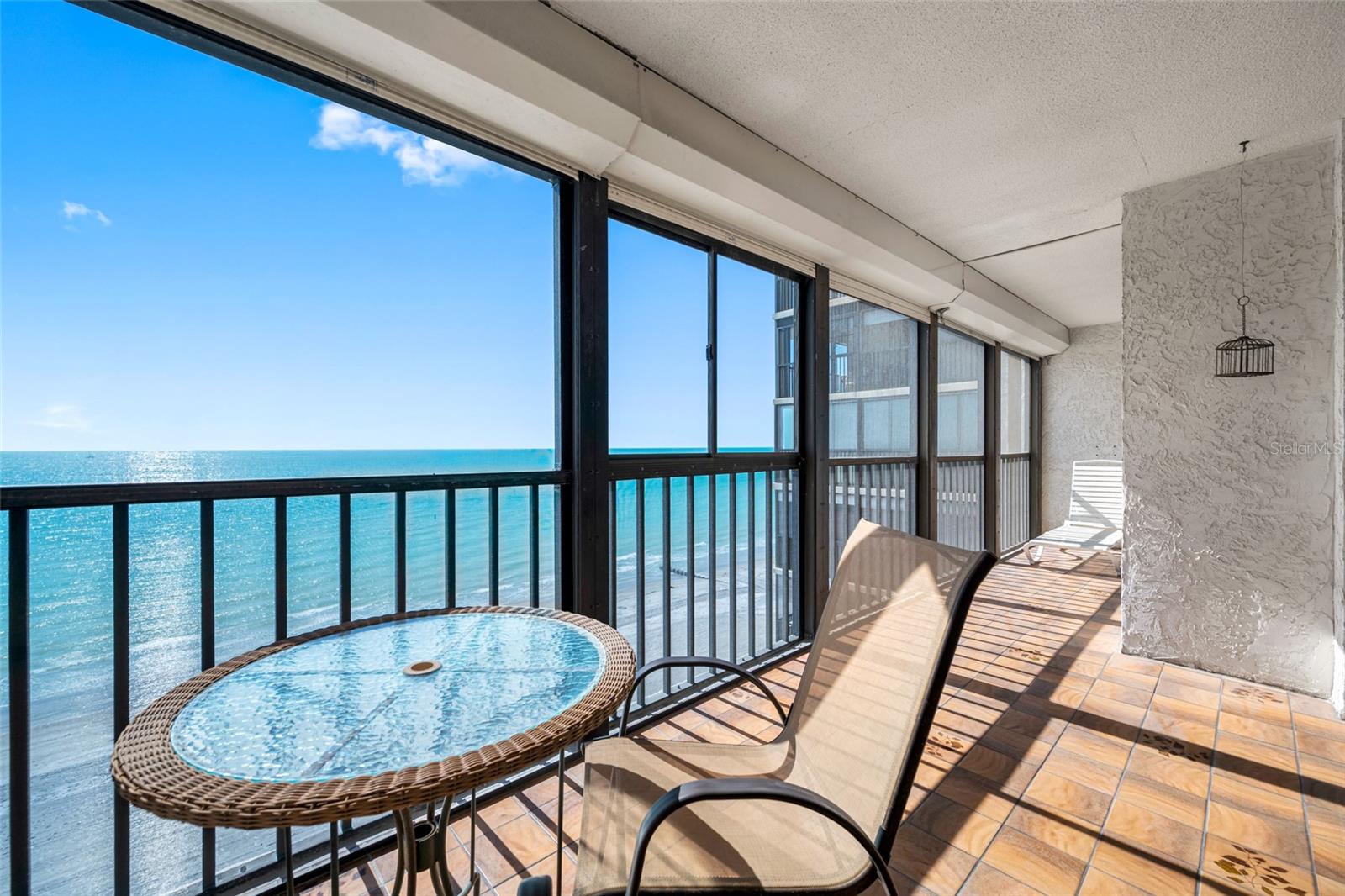 Listing photo id 24 for 15462 Gulf Boulevard 603