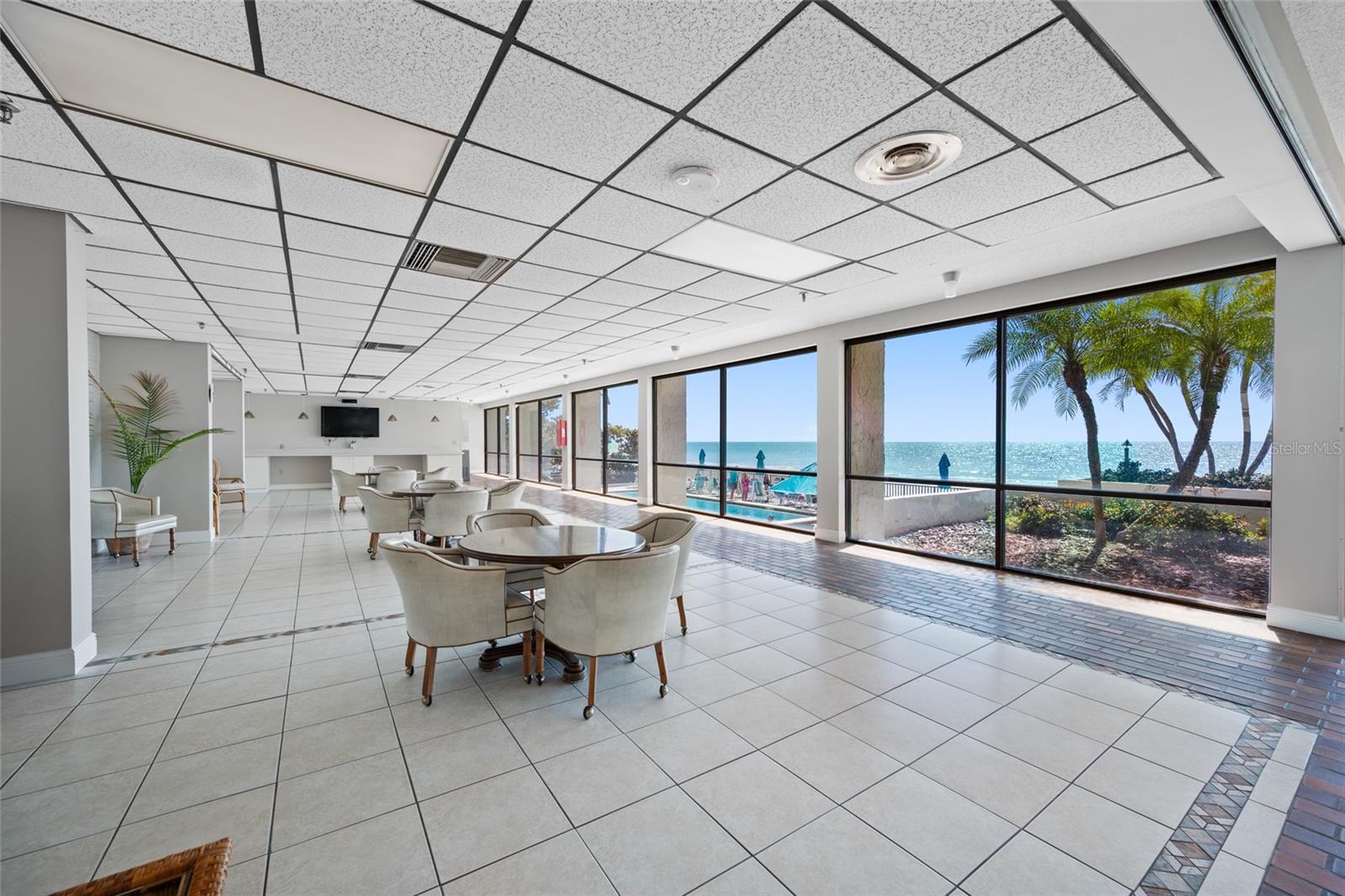 Listing photo id 38 for 15462 Gulf Boulevard 603