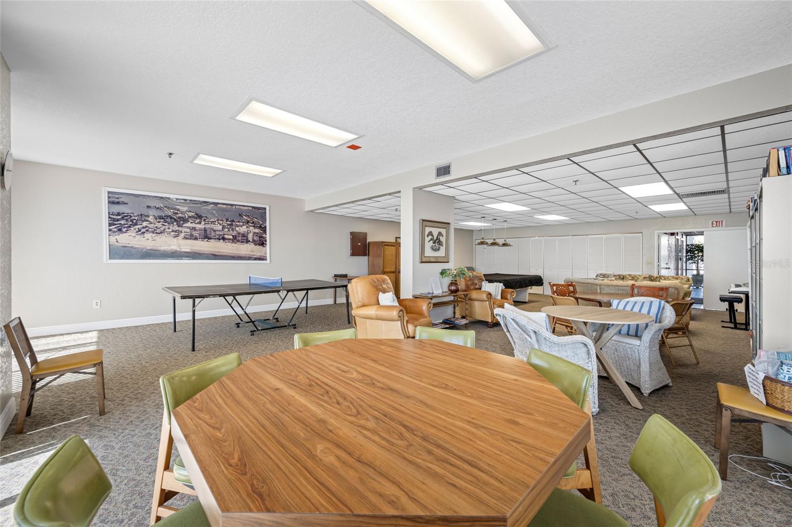 Listing photo id 43 for 15462 Gulf Boulevard 603