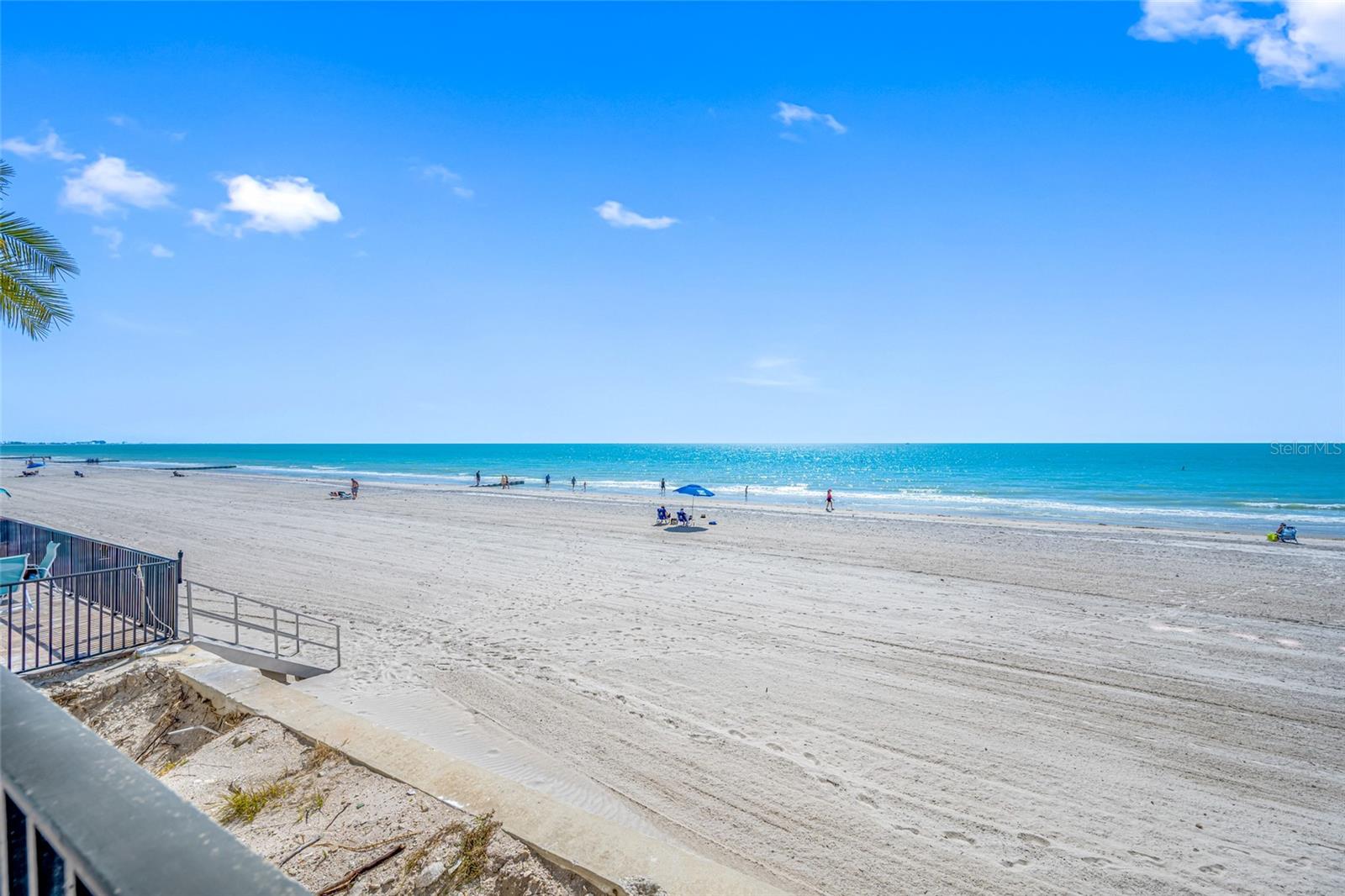 Listing photo id 6 for 15462 Gulf Boulevard 603