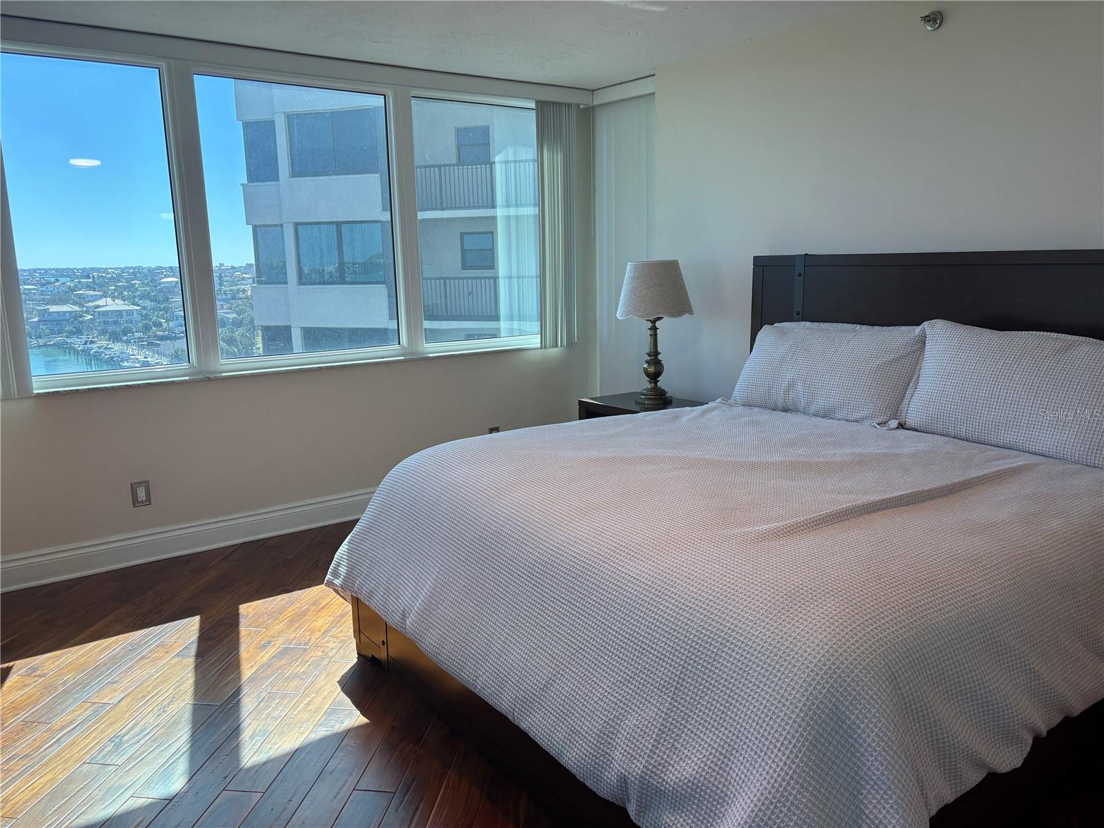 Image 14 of 45 For 1600 Gulf Boulevard 1016