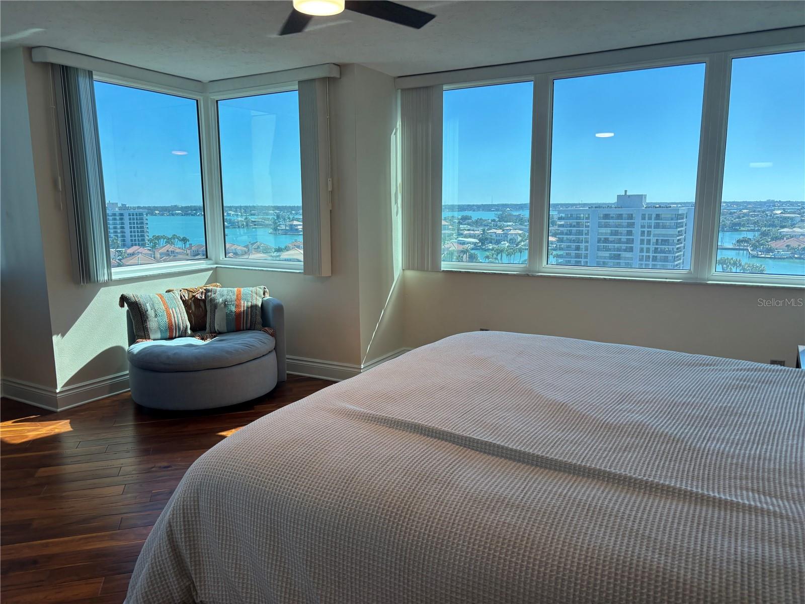 Image 15 of 45 For 1600 Gulf Boulevard 1016