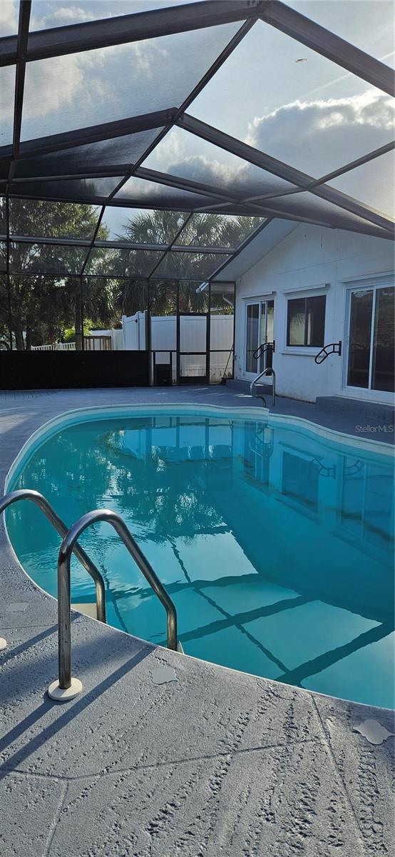 Listing photo id 0 for 2075 Keene Road