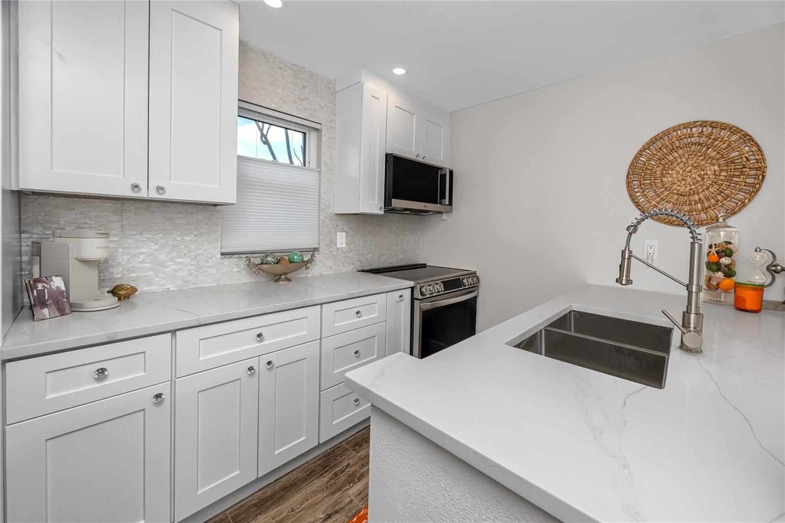 Image 10 of 47 For 329 Medallion Boulevard B