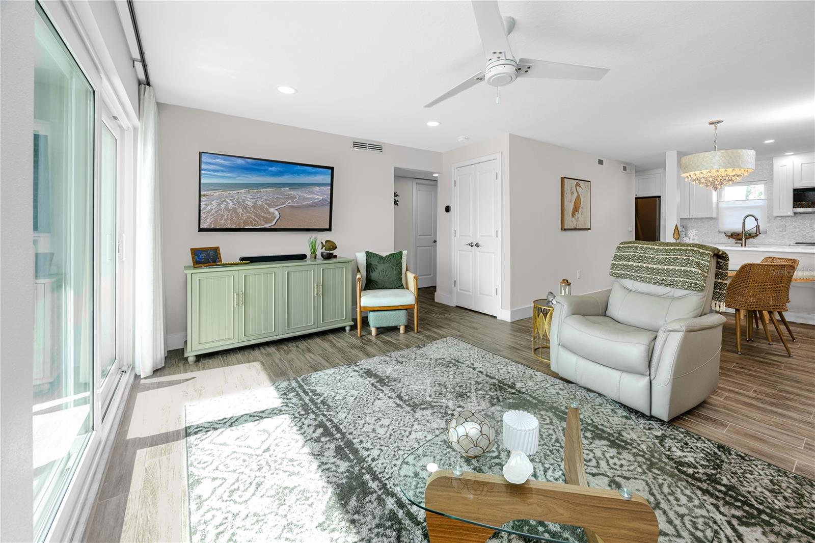 Image 8 of 47 For 329 Medallion Boulevard B