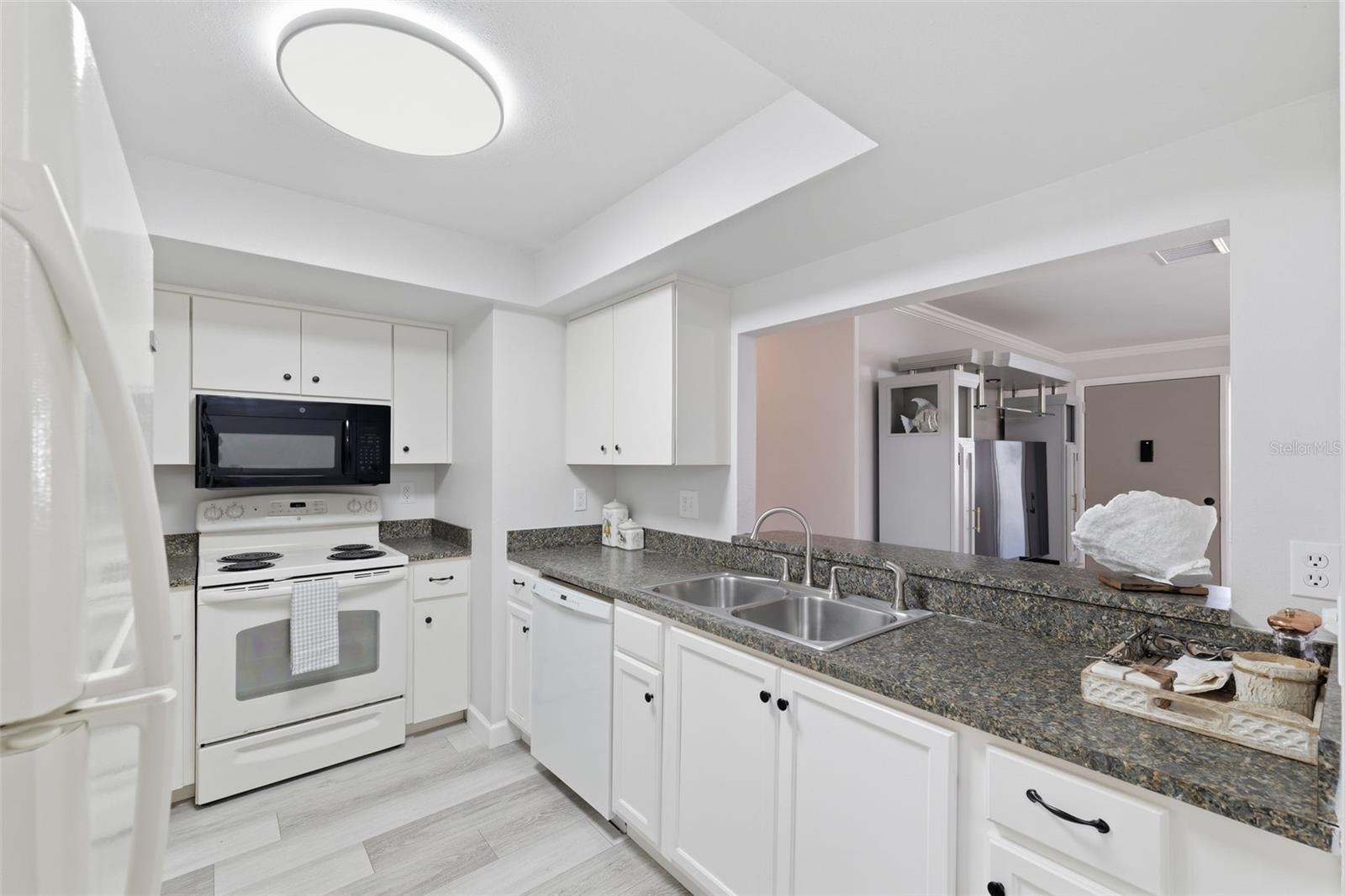 Image 11 of 39 For 9204 Golf View Drive