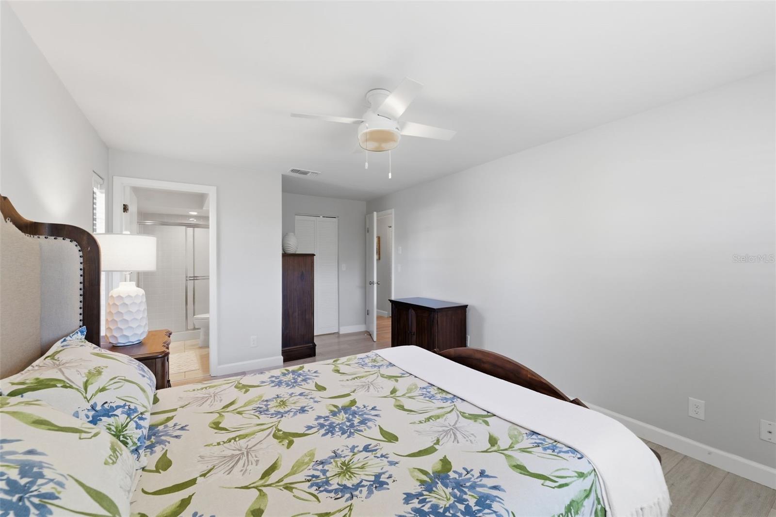 Image 14 of 39 For 9204 Golf View Drive