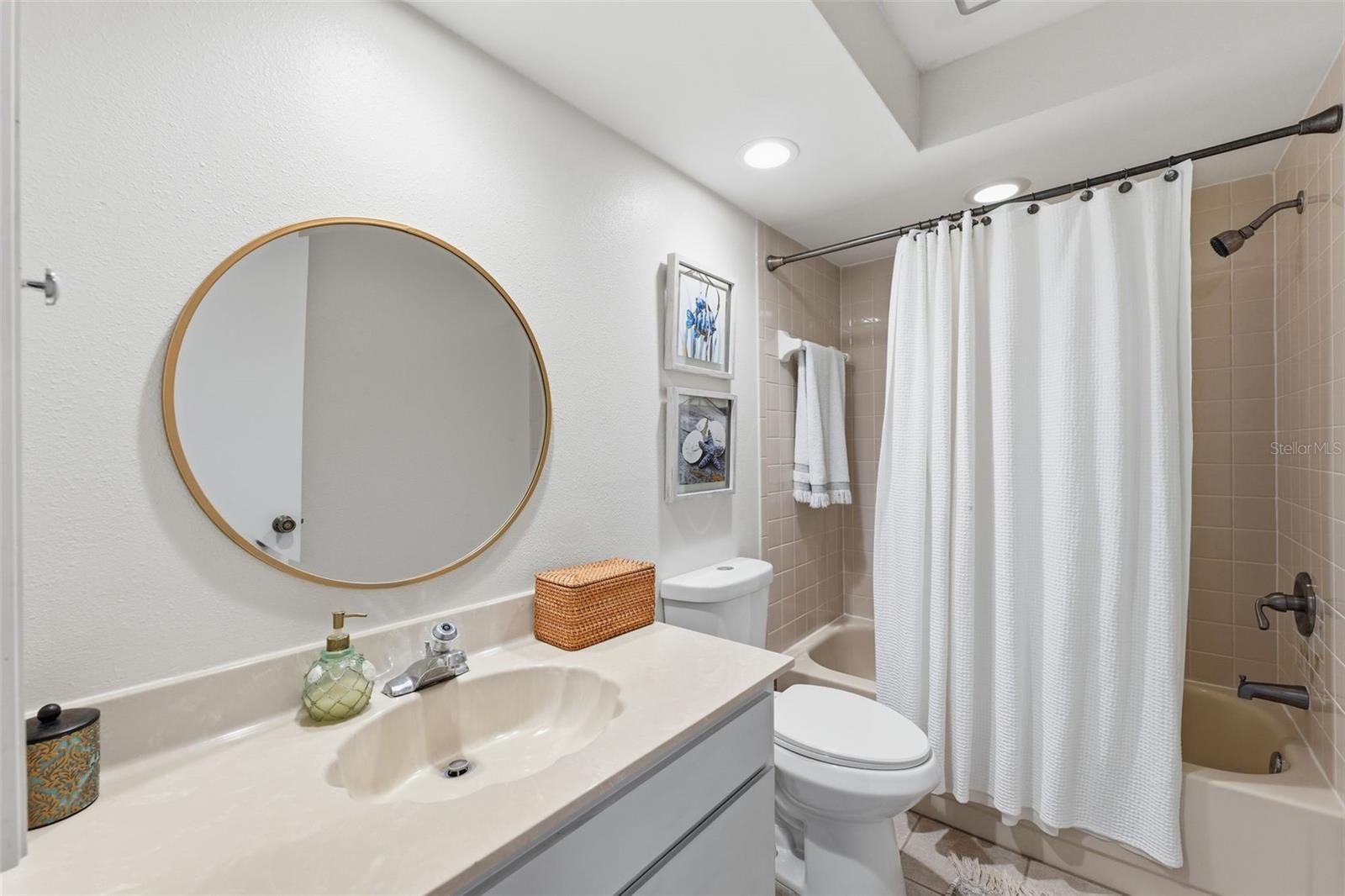 Image 19 of 39 For 9204 Golf View Drive