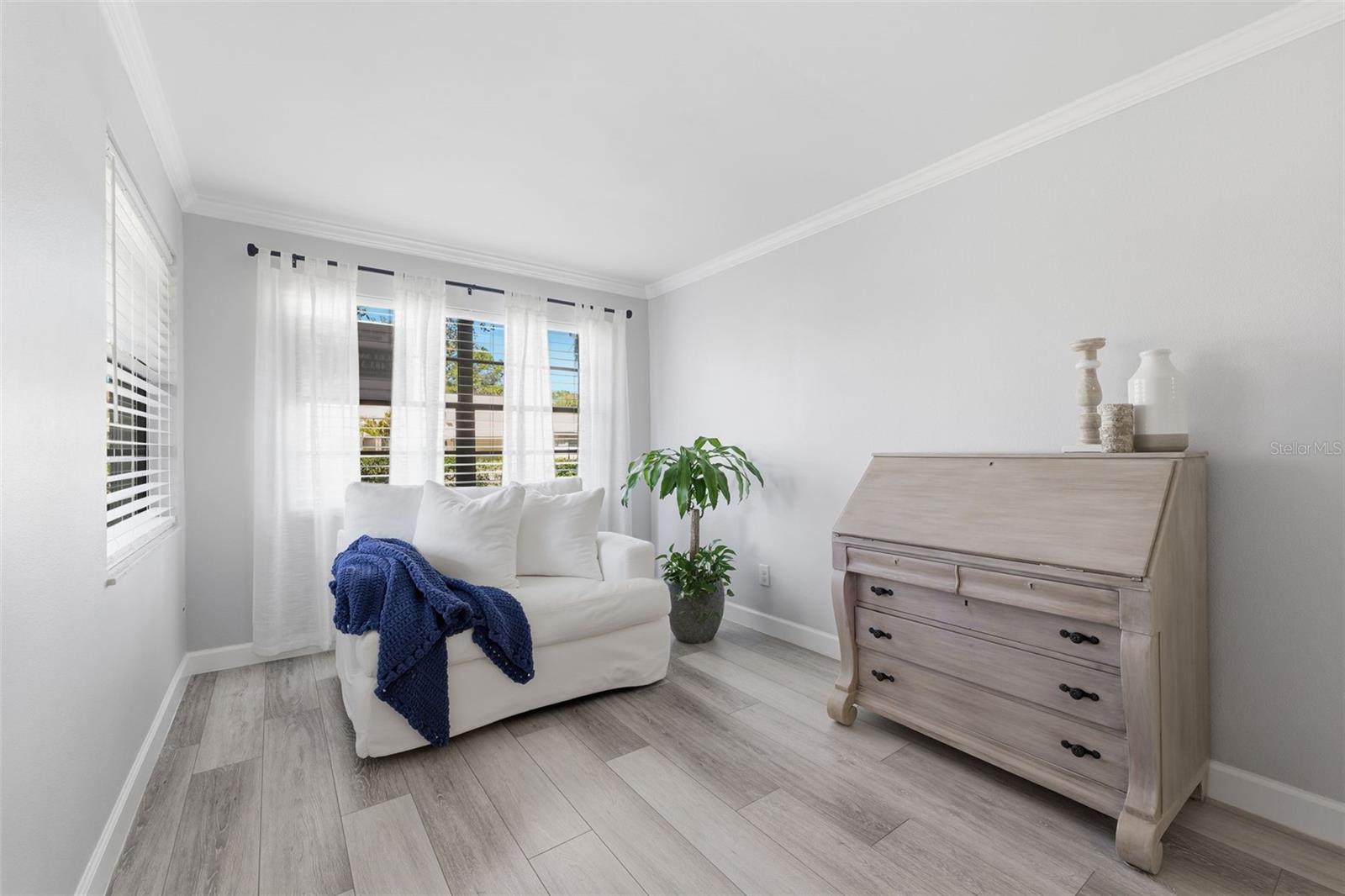 Image 7 of 39 For 9204 Golf View Drive