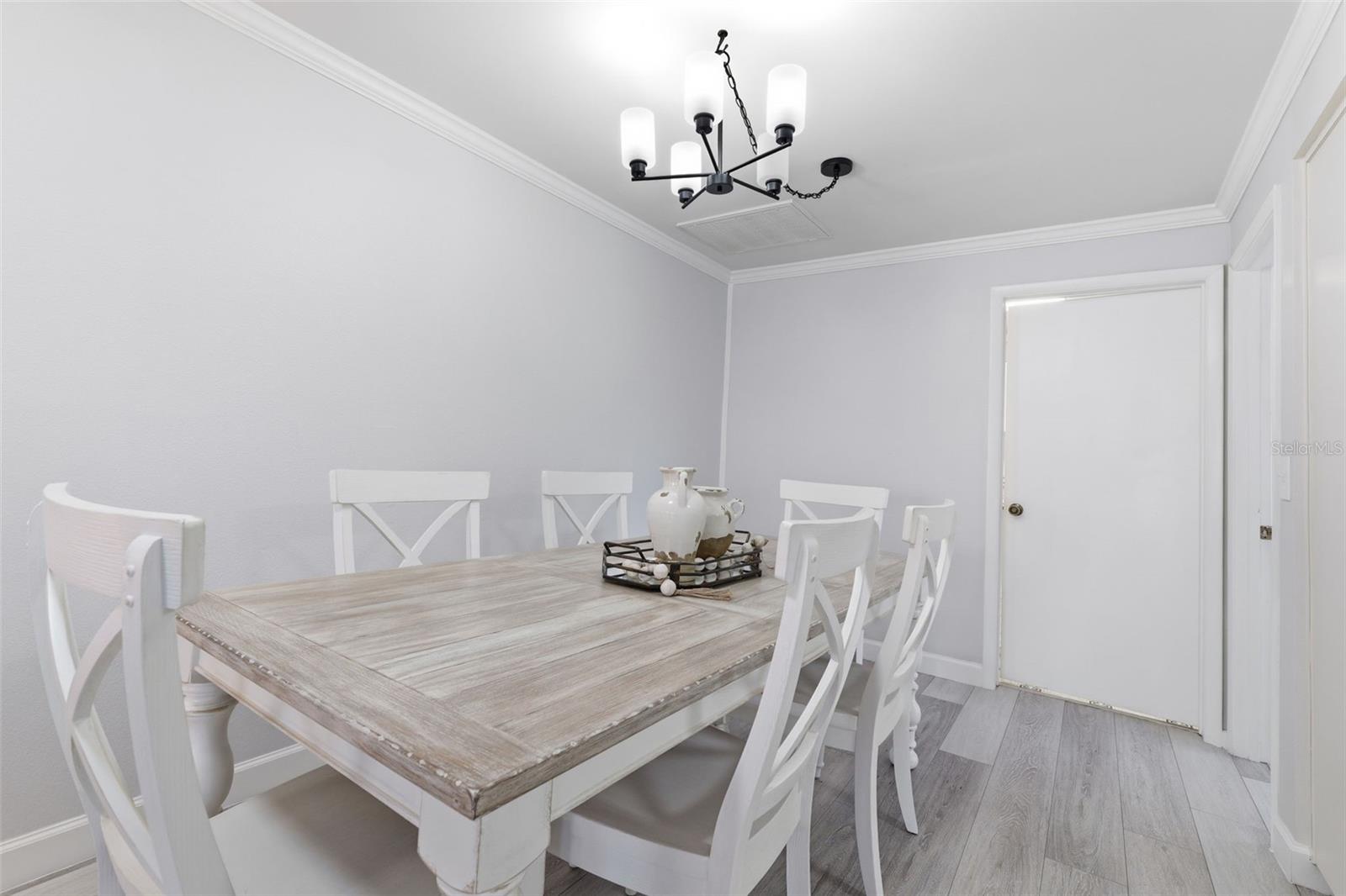 Image 8 of 39 For 9204 Golf View Drive