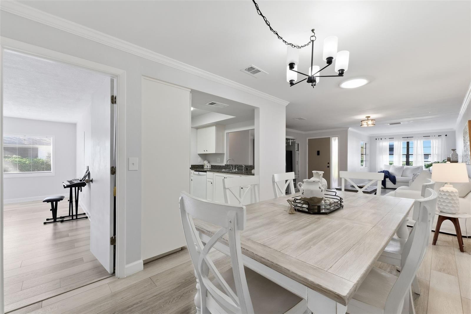 Image 9 of 39 For 9204 Golf View Drive