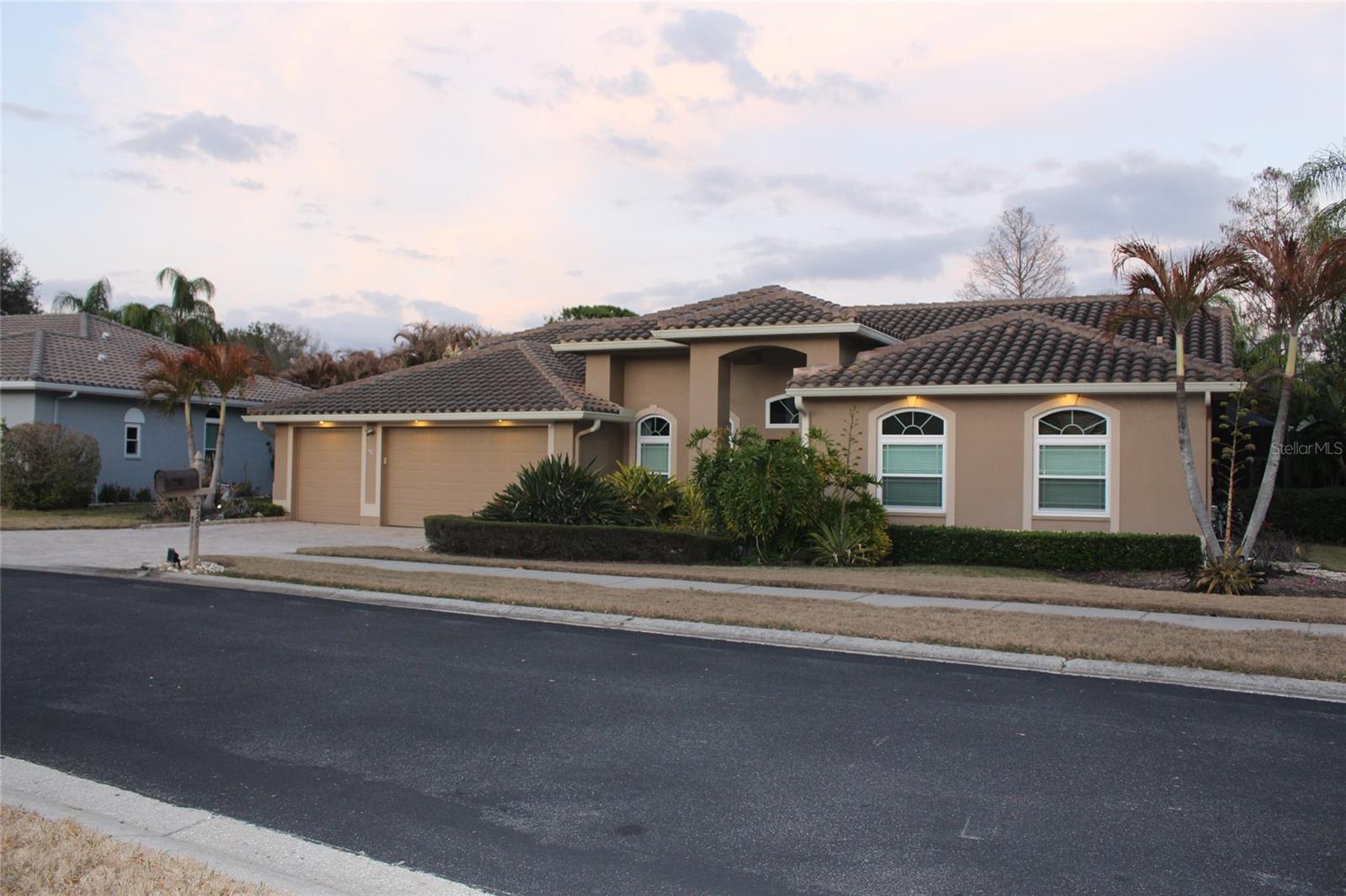 Image 3 of 6 For 2303 Oxford Court