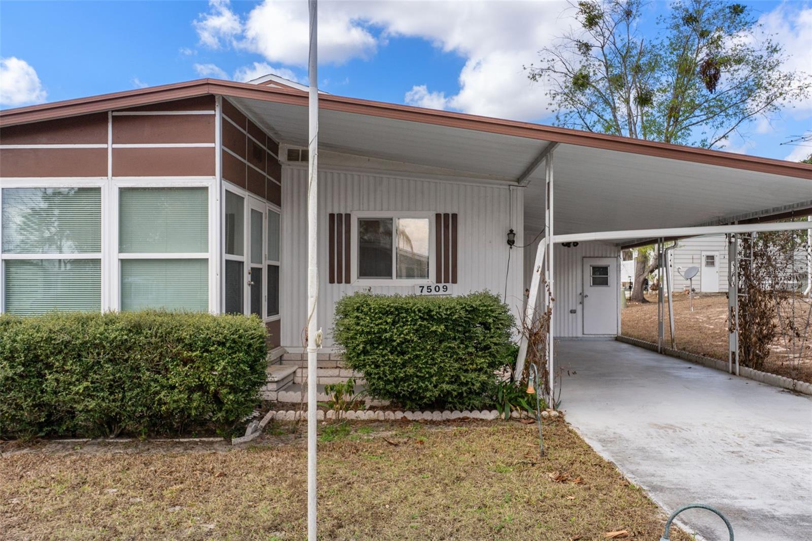 Listing photo id 8 for 7509 Mission Street