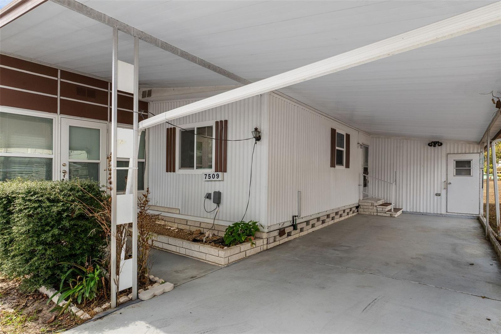 Listing photo id 9 for 7509 Mission Street