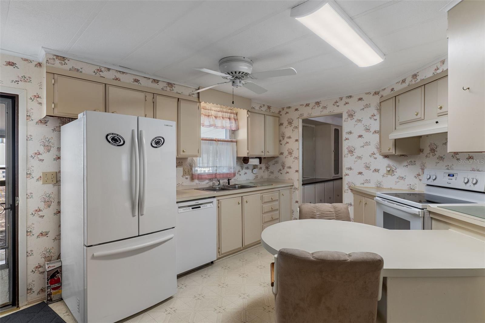 Listing photo id 12 for 7509 Mission Street