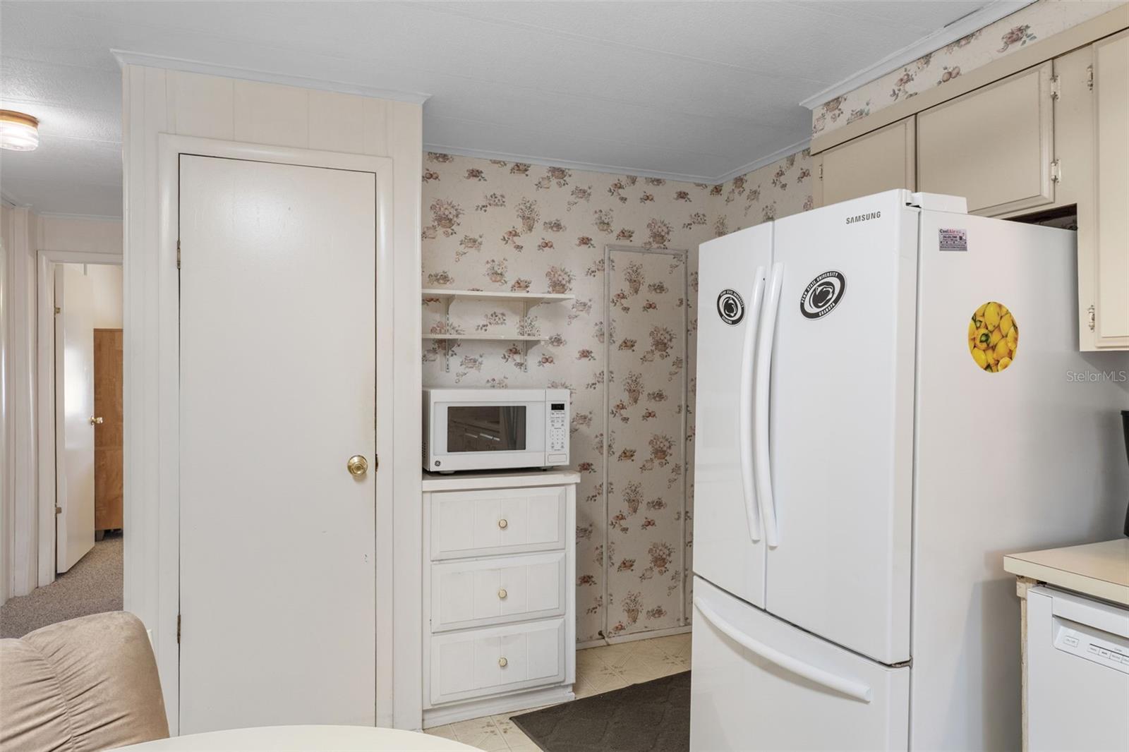 Listing photo id 15 for 7509 Mission Street