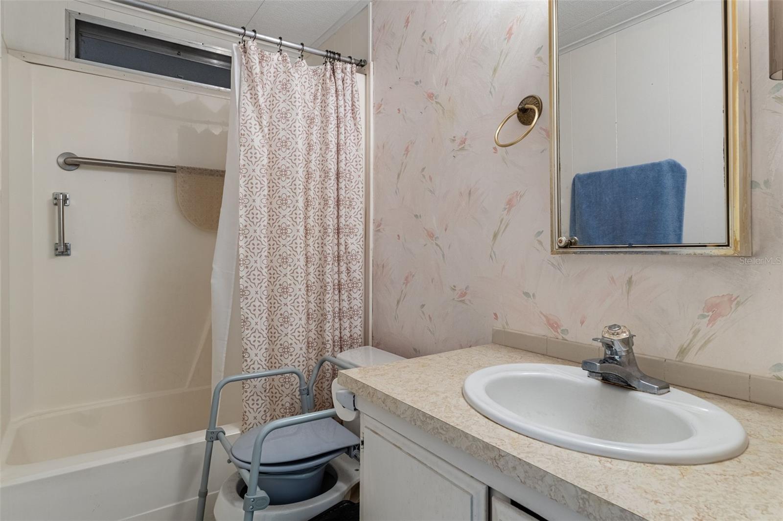 Listing photo id 23 for 7509 Mission Street