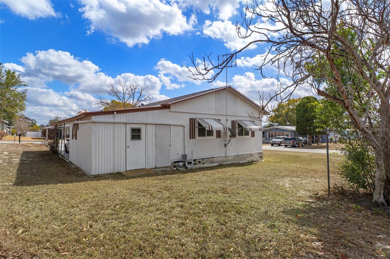 Listing photo id 27 for 7509 Mission Street