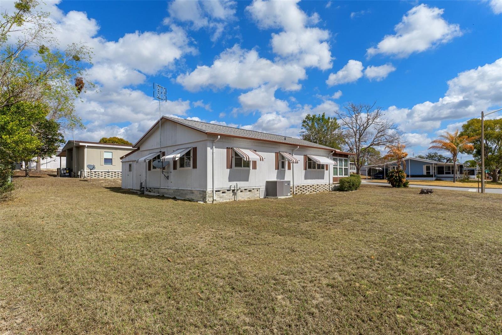 Listing photo id 28 for 7509 Mission Street