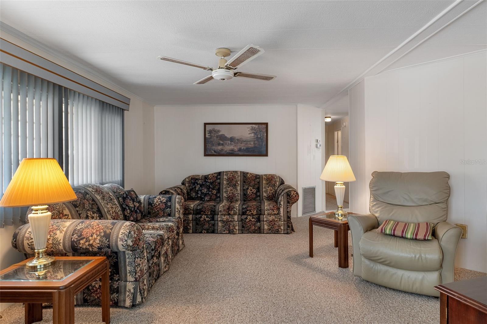 Listing photo id 2 for 7509 Mission Street