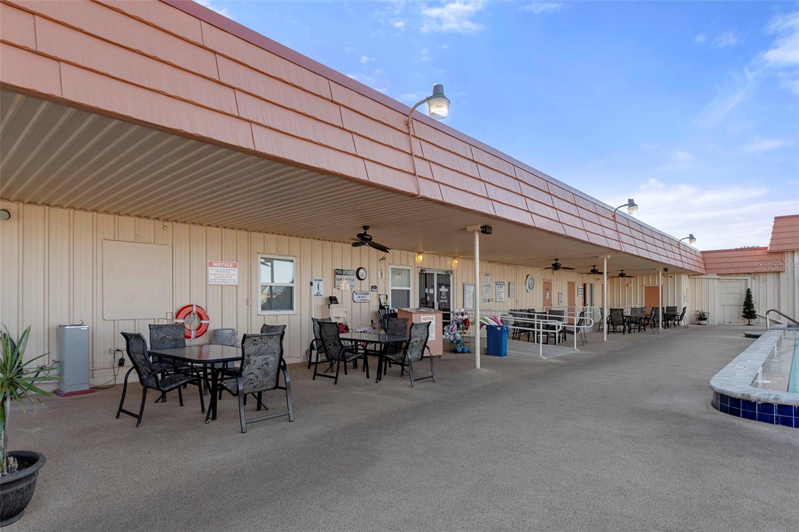 Listing photo id 39 for 7509 Mission Street