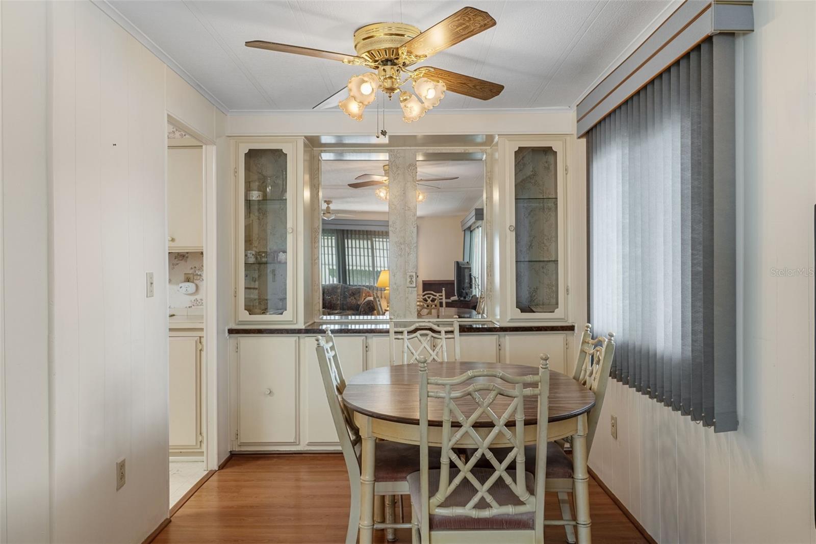 Listing photo id 3 for 7509 Mission Street