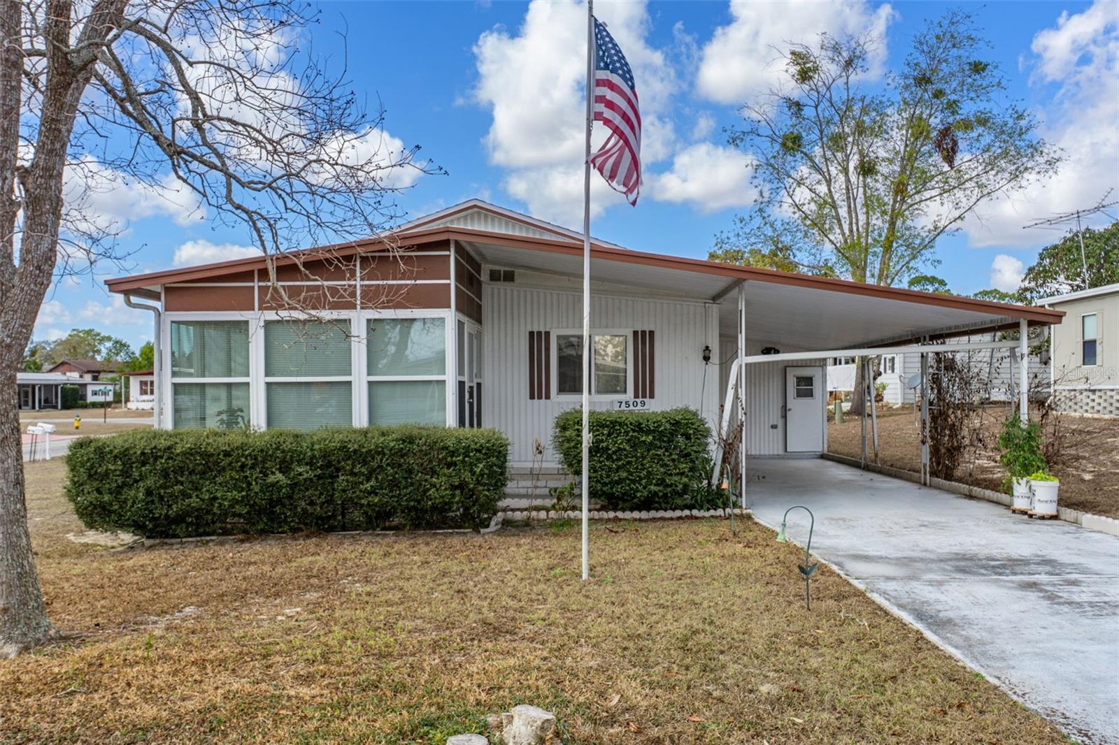 Listing photo id 7 for 7509 Mission Street