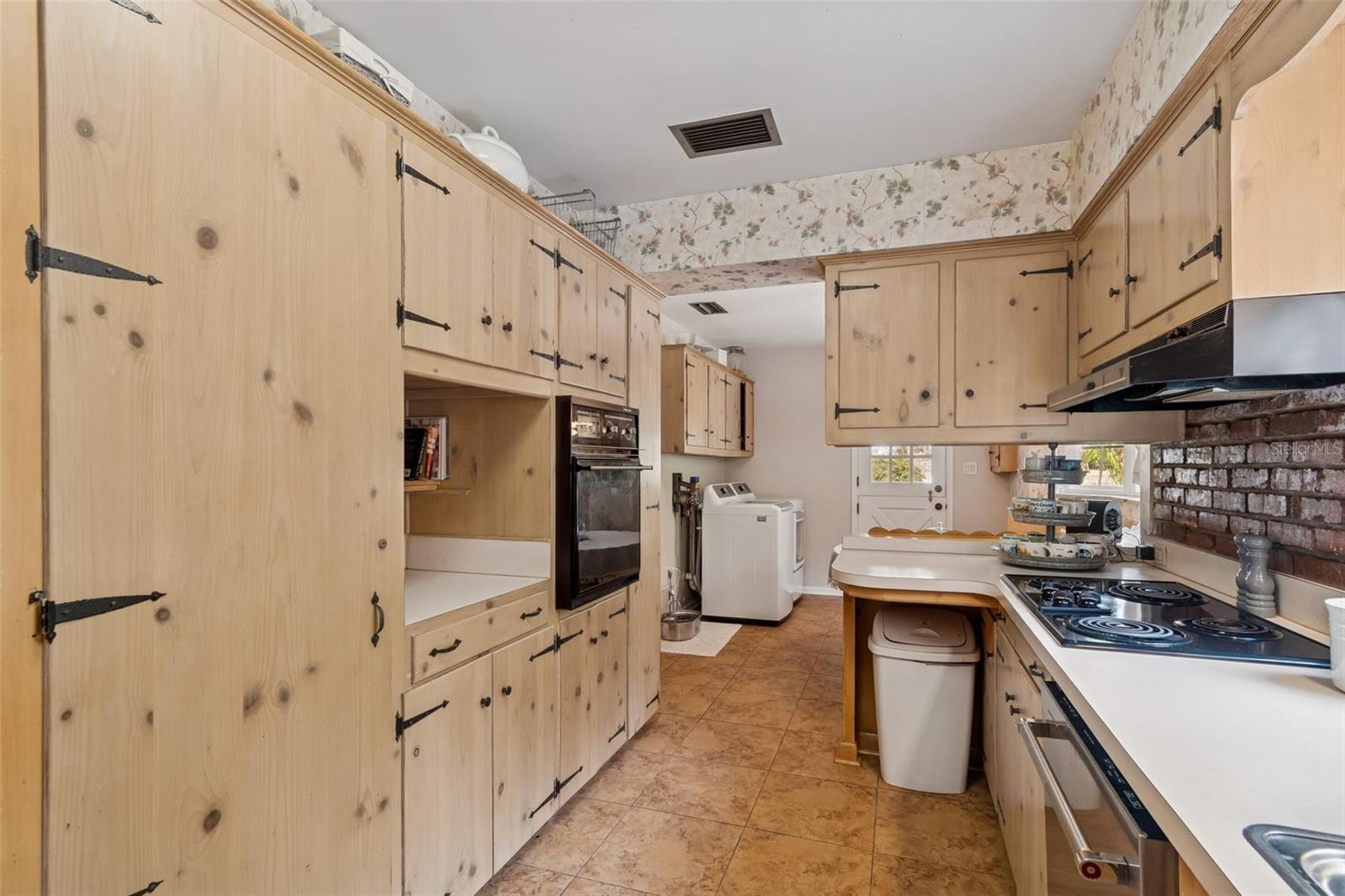 Image 21 of 64 For 65 Inness Drive