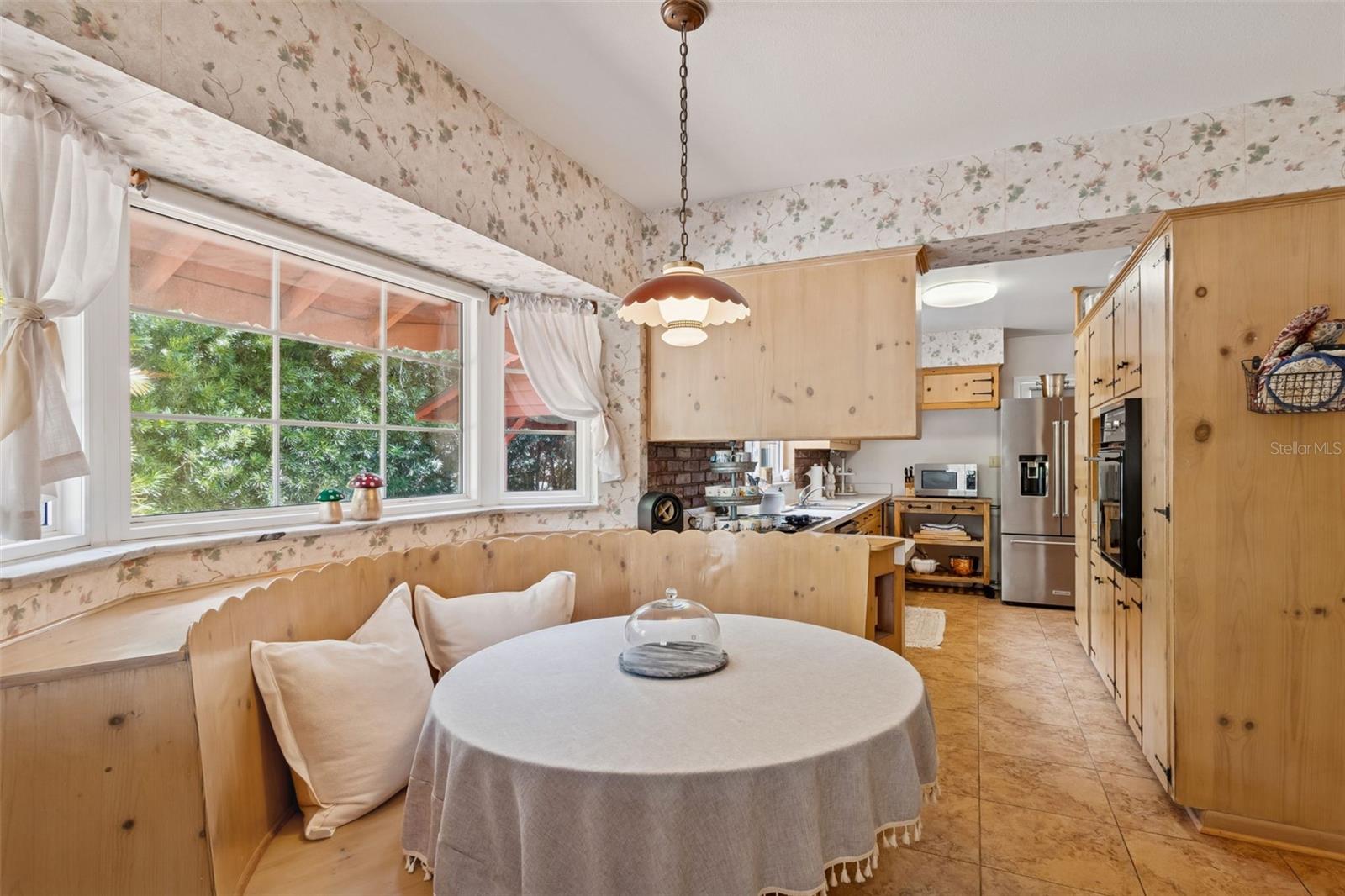 Image 24 of 64 For 65 Inness Drive