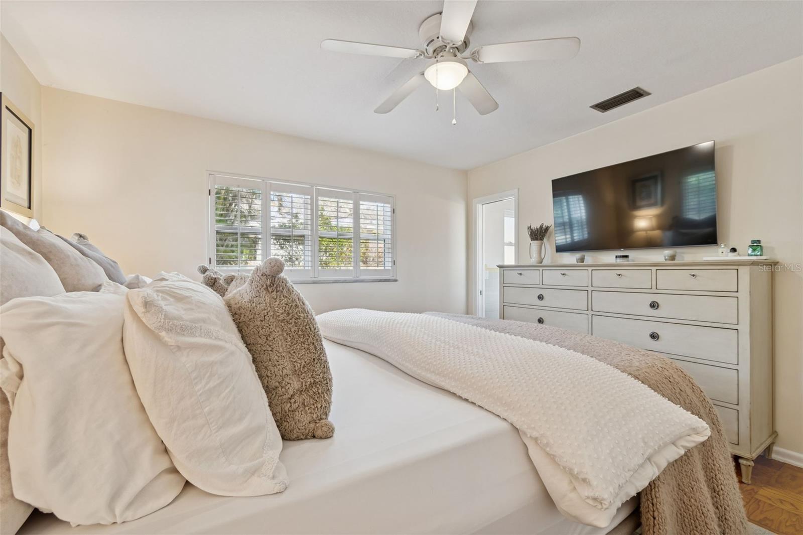 Image 28 of 64 For 65 Inness Drive