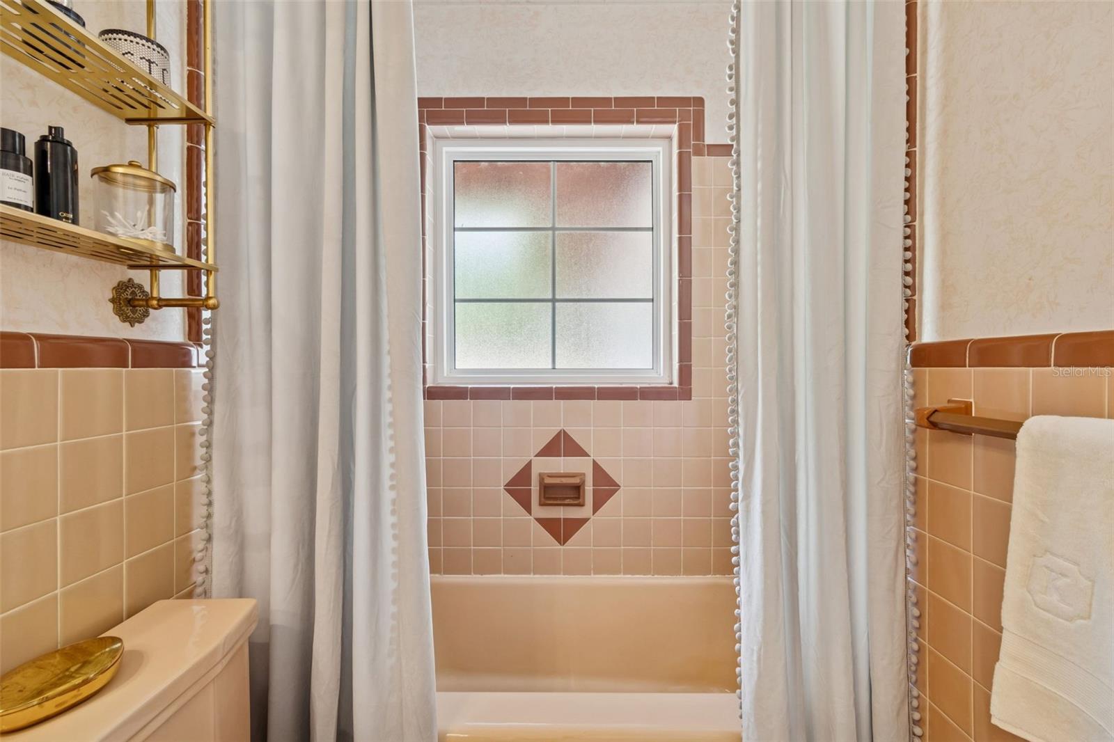 Image 42 of 64 For 65 Inness Drive