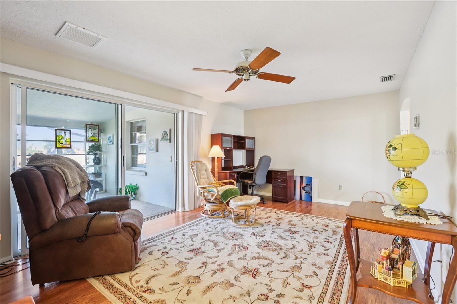 Image 14 of 61 For 407 Stoneham Drive