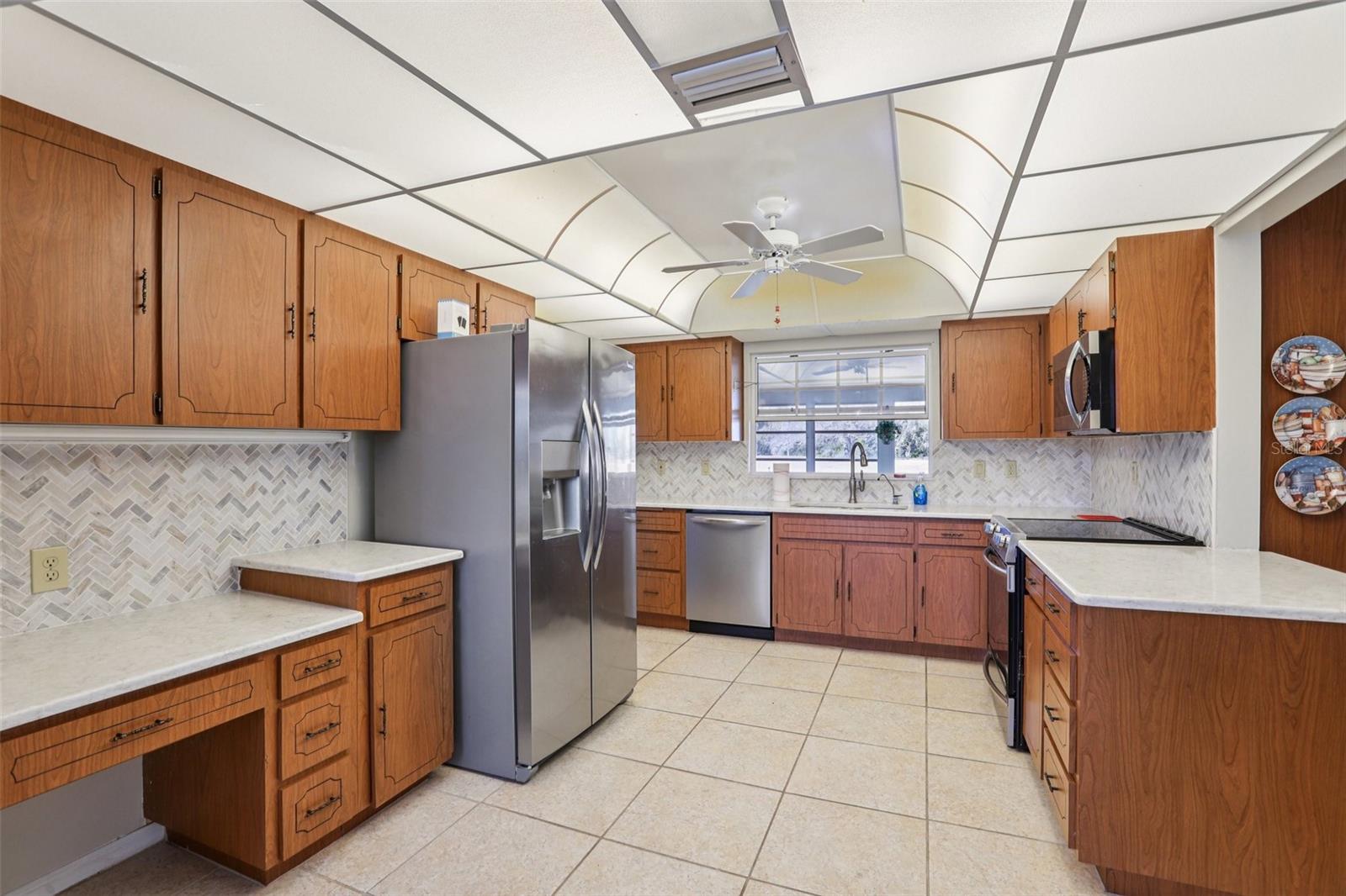 Image 17 of 61 For 407 Stoneham Drive