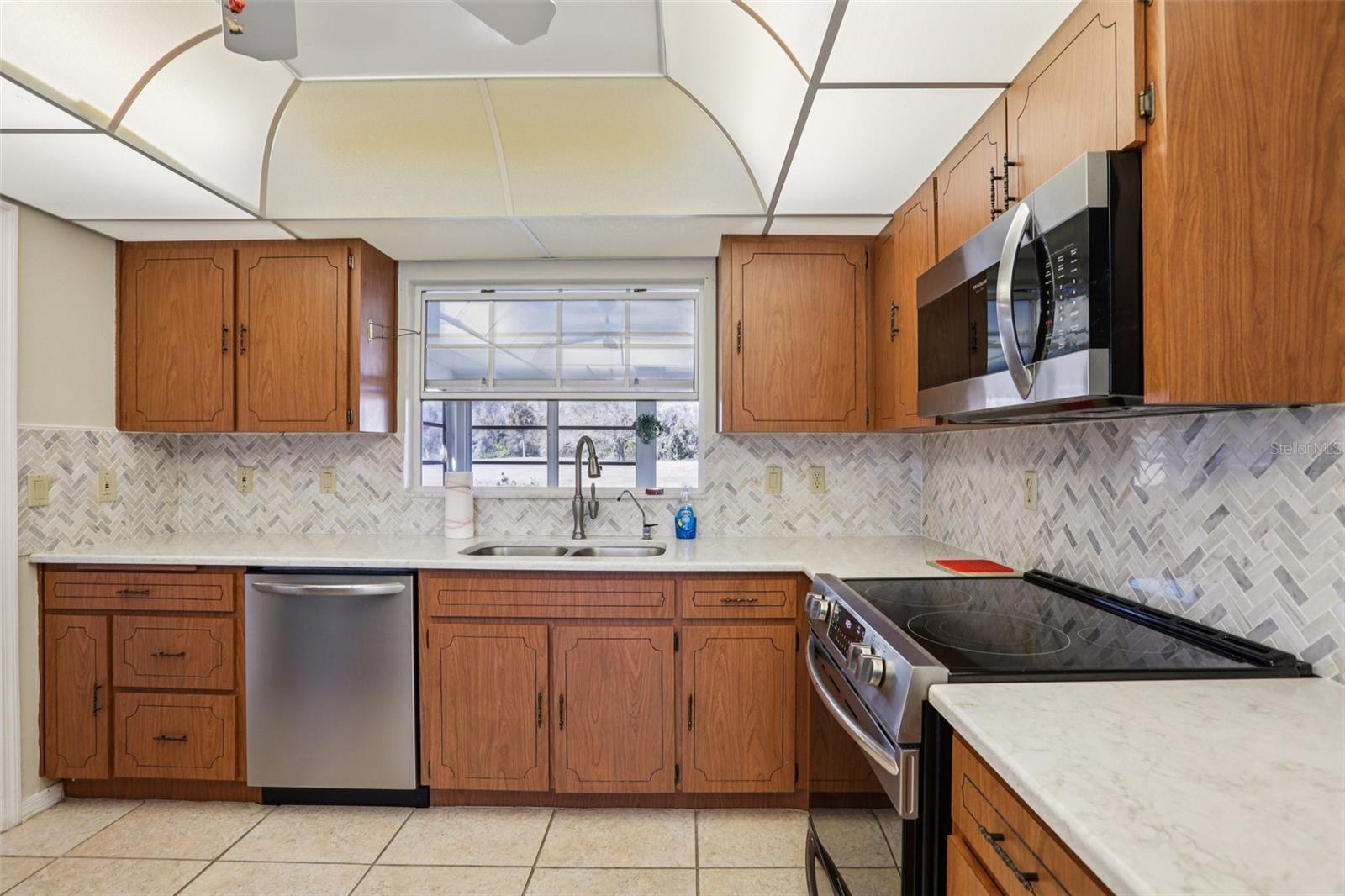 Image 19 of 61 For 407 Stoneham Drive