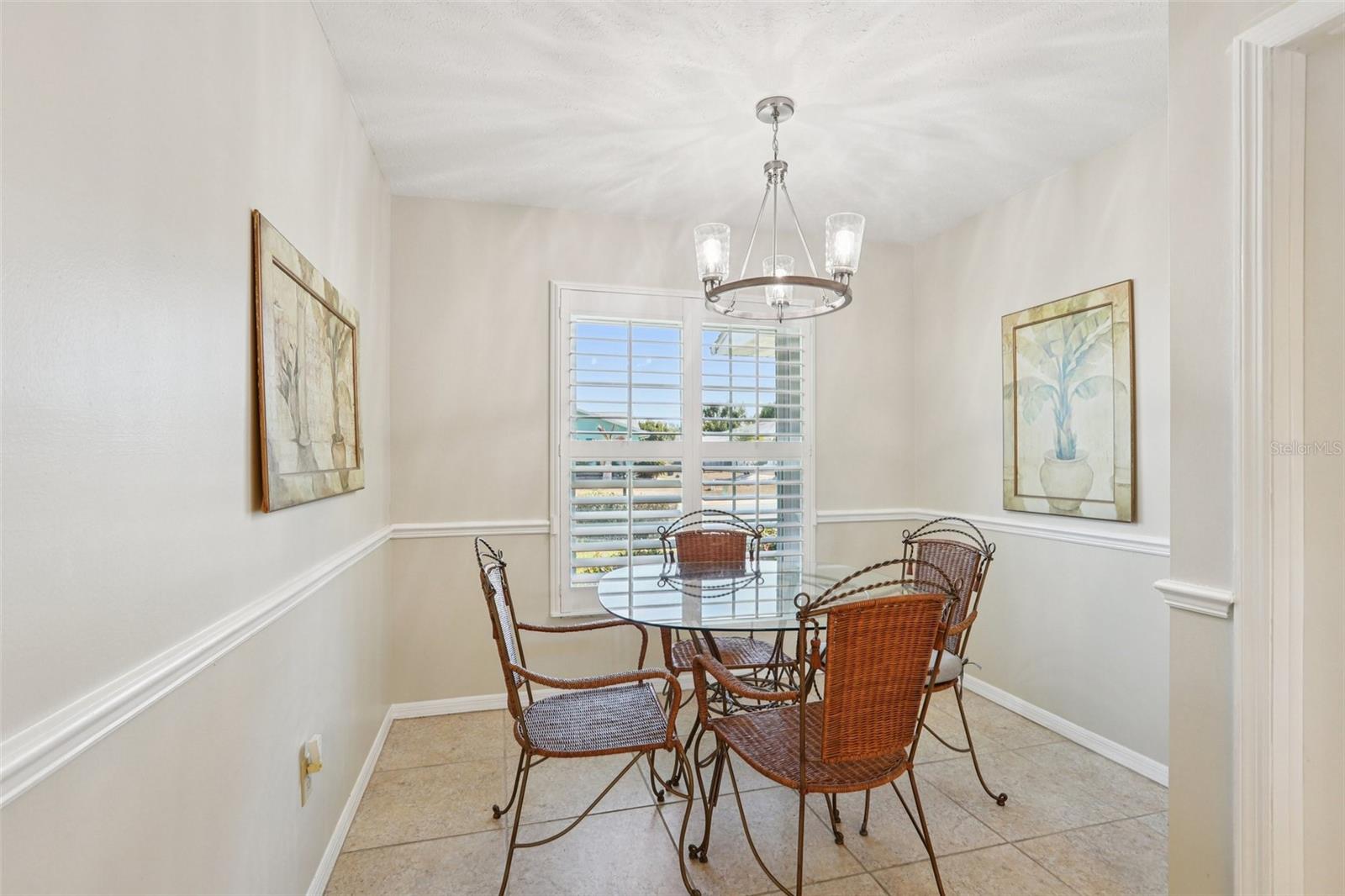 Image 21 of 61 For 407 Stoneham Drive