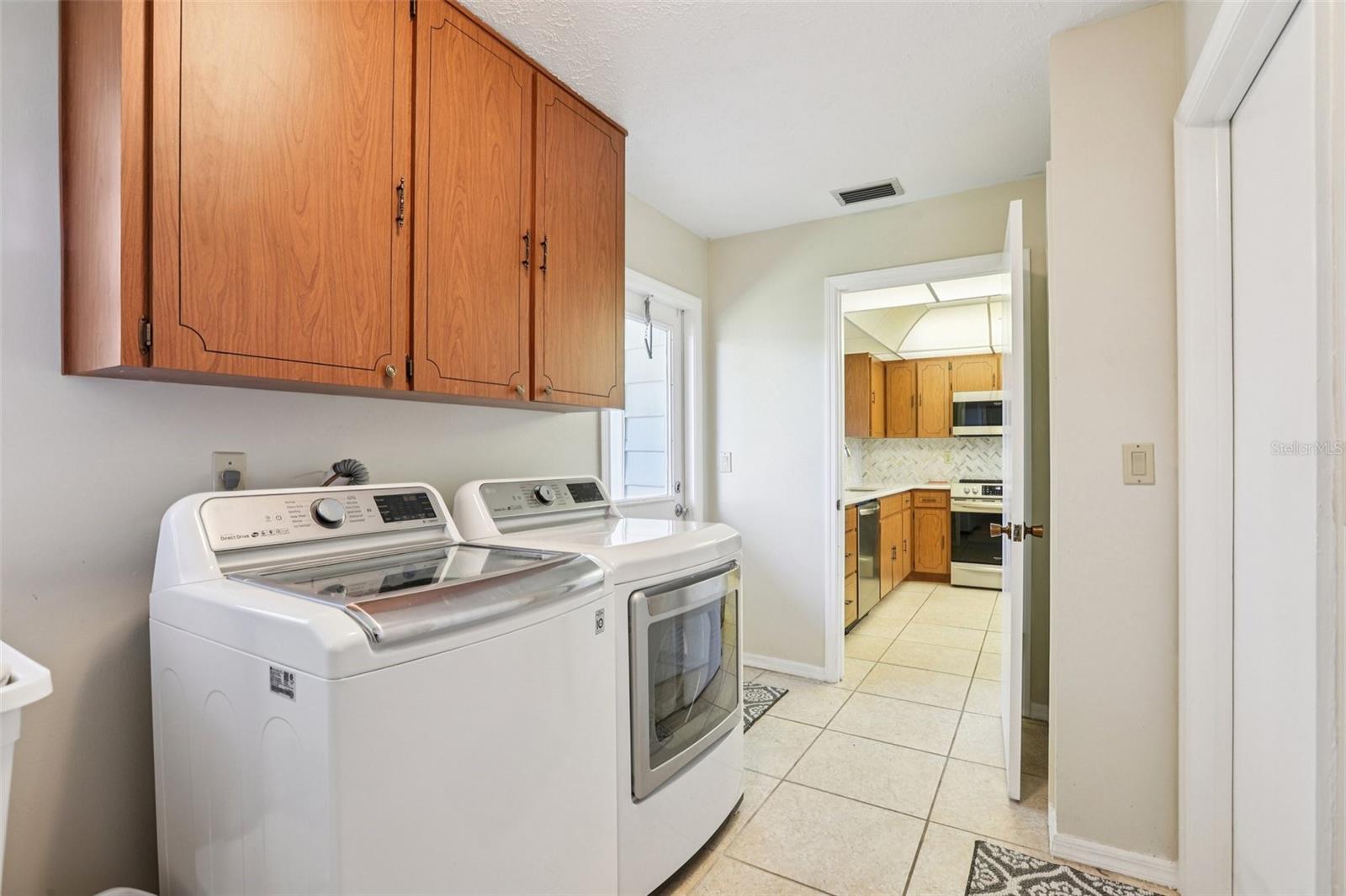 Image 37 of 61 For 407 Stoneham Drive